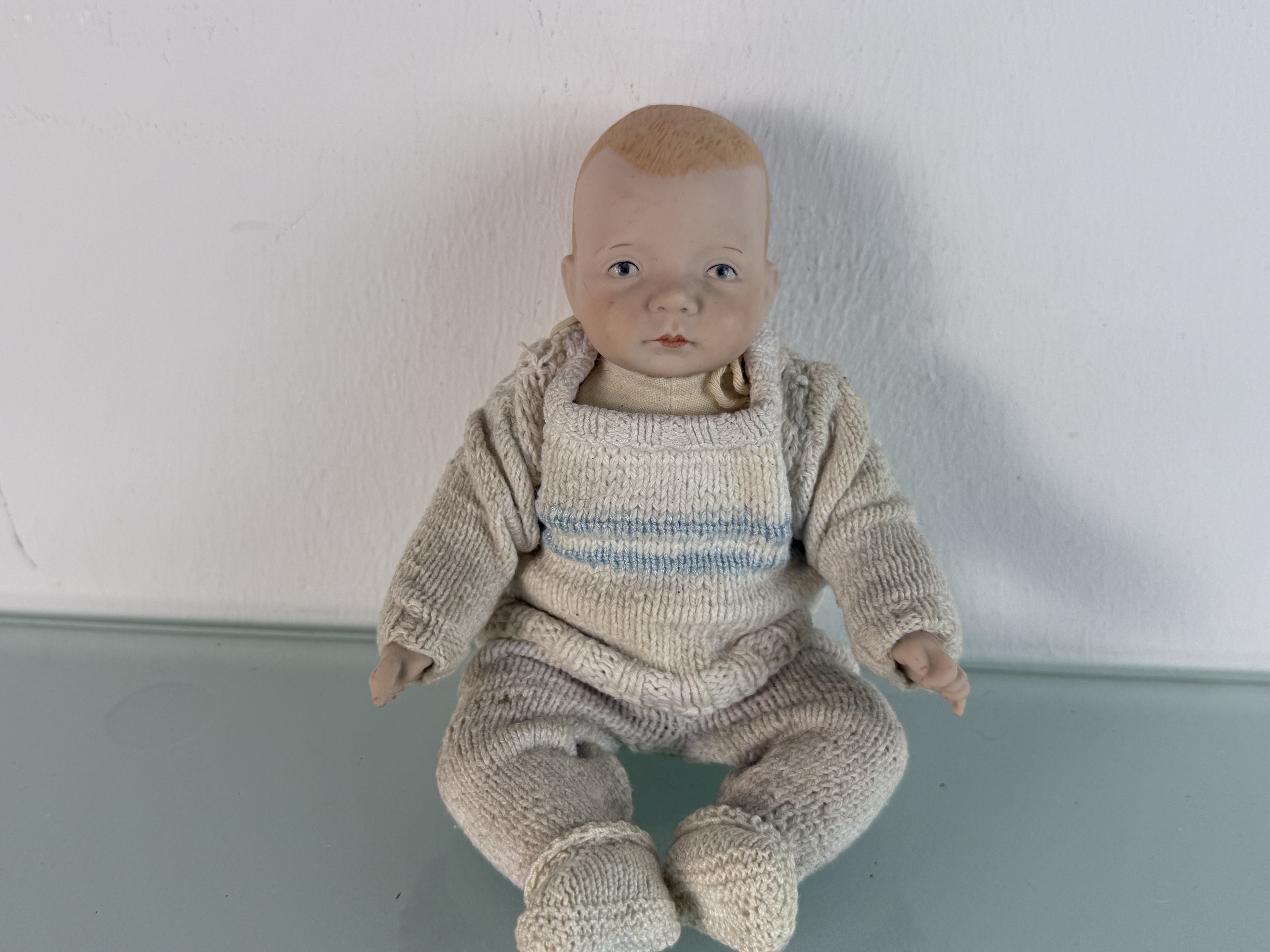 Künstlerpuppe Sammler Porzellankopf Puppe 24 cm Zustand Siehe Fotos.   