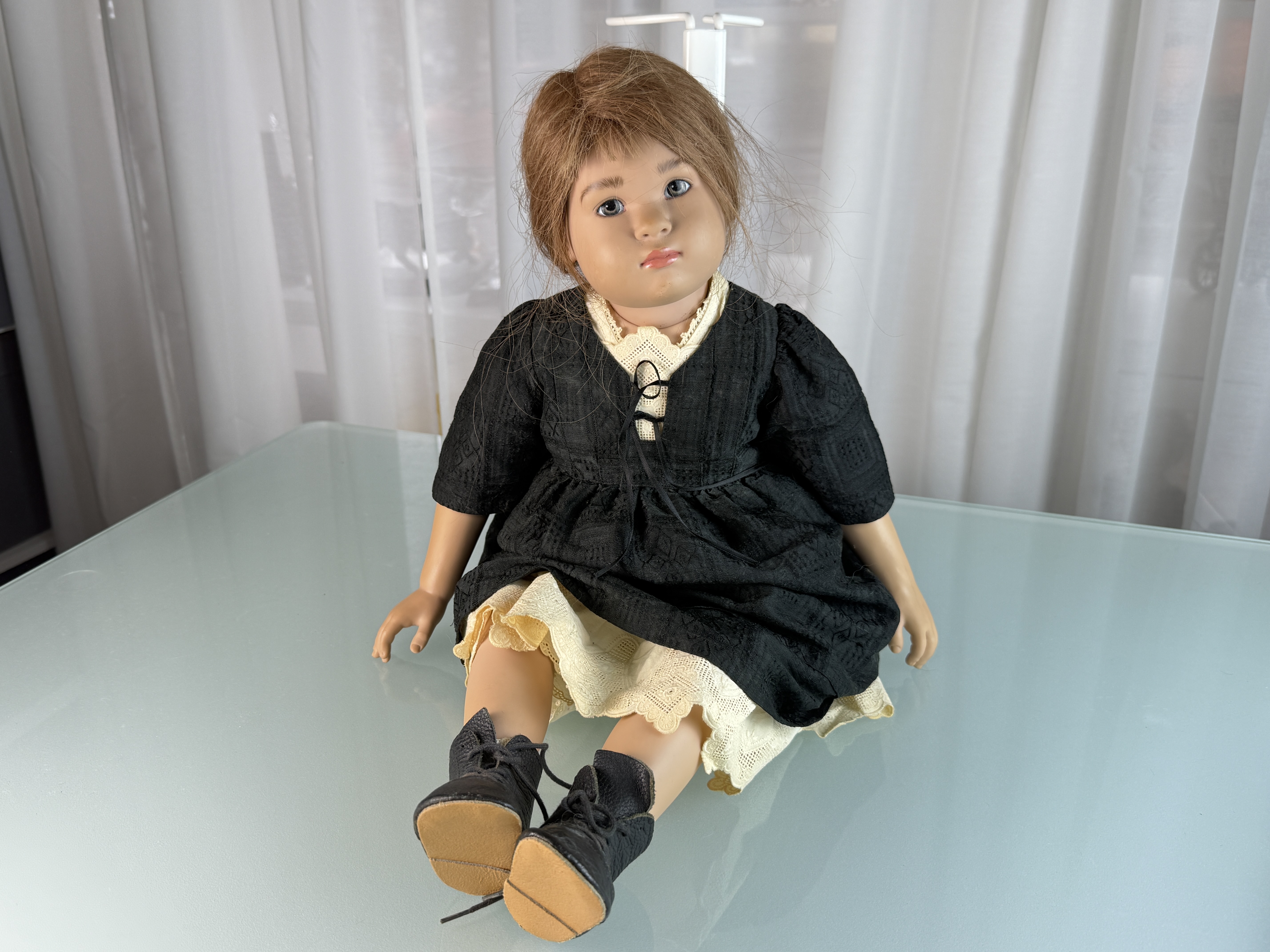 Künstlerpuppe Sigikid Sabine Esche Vinyl Puppe 62 cm. Raucherhaushalt