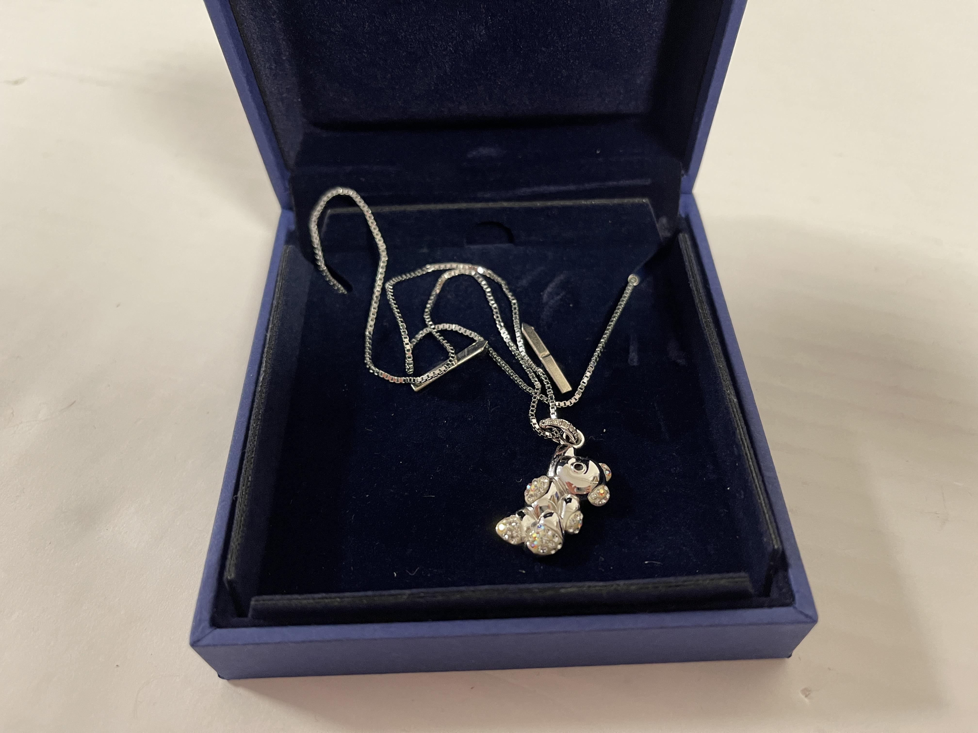 Swarovski Halskette ca. 45 cm + Kiste. Top Zustand