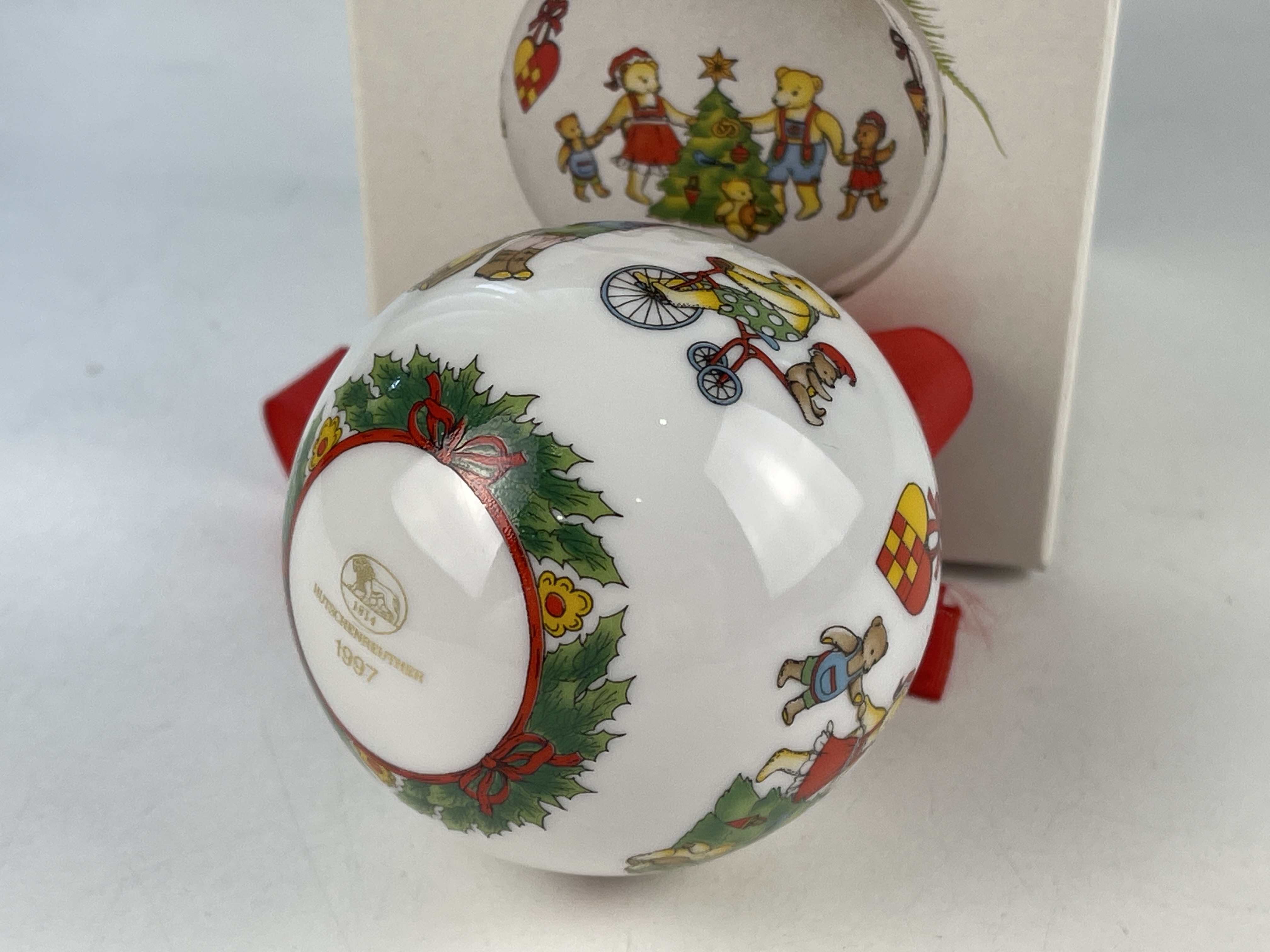  Hutschenreuther Weihnachtskugel mit Ovp 1997 -Top Zustand.  