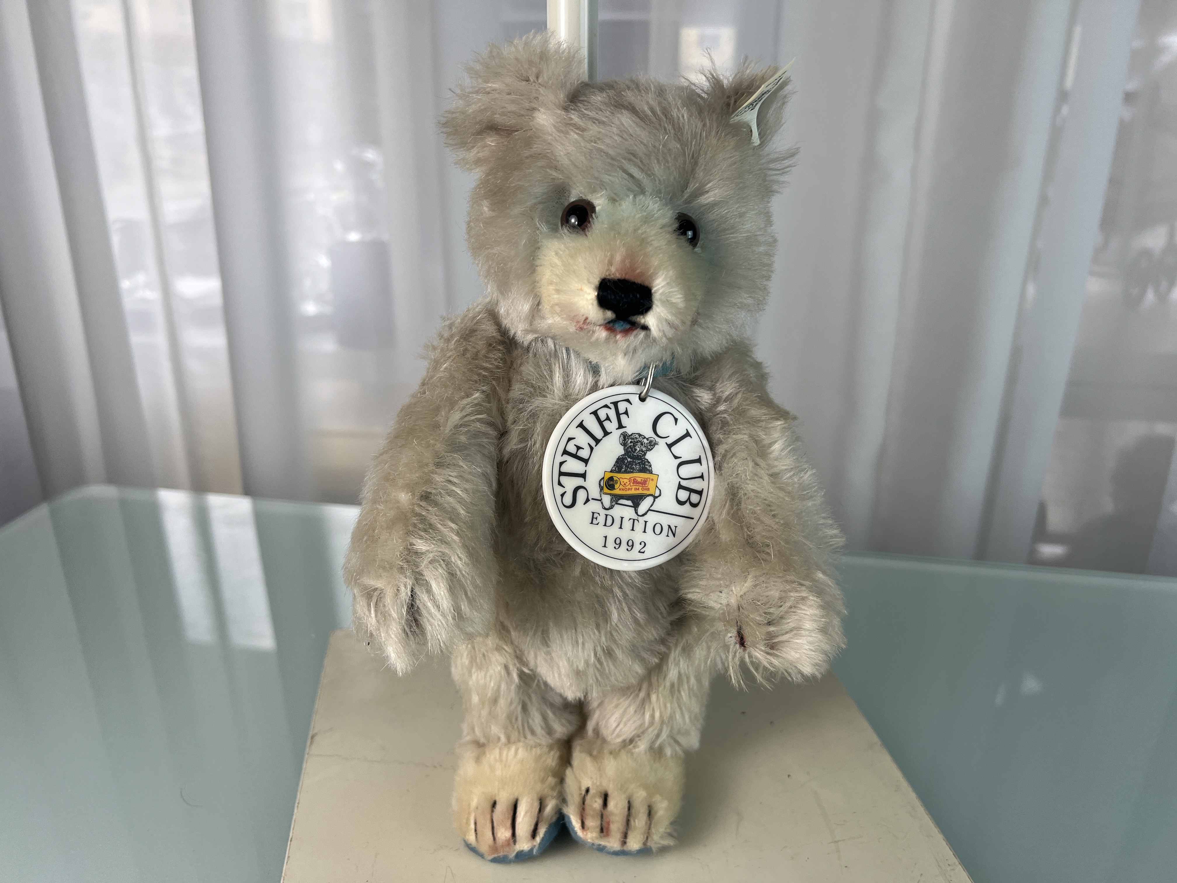 Steiff Tier 420016 Club 1992 Teddy Bär 28 cm. Leicht verschmutzt 