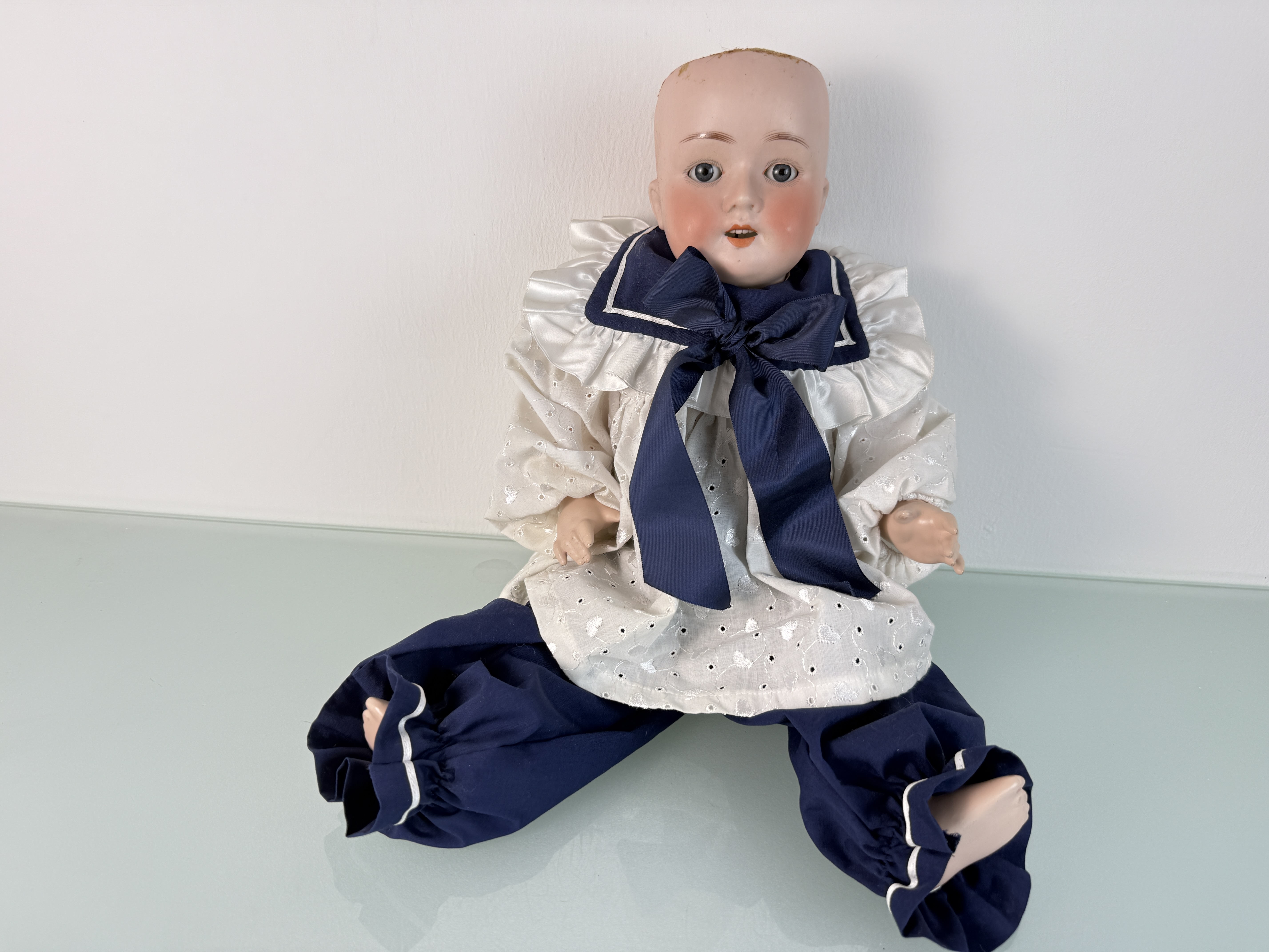 Künstlerpuppe Sammler Porzellankopf Puppe 50 cm. Zustand siehe Fotos  