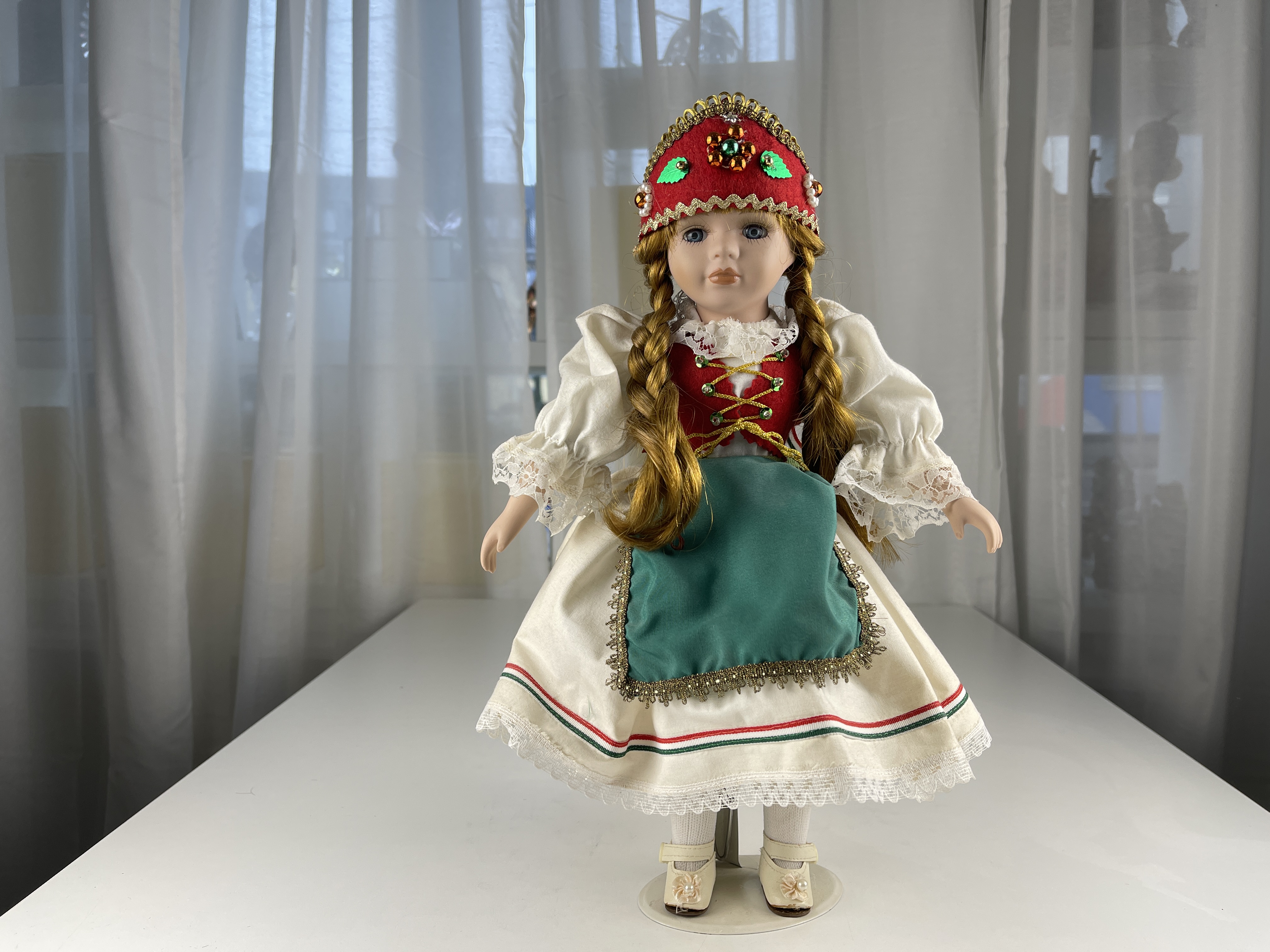 Sammler Puppe Porzellan Puppe 40 cm. Zustand siehe Fotos  