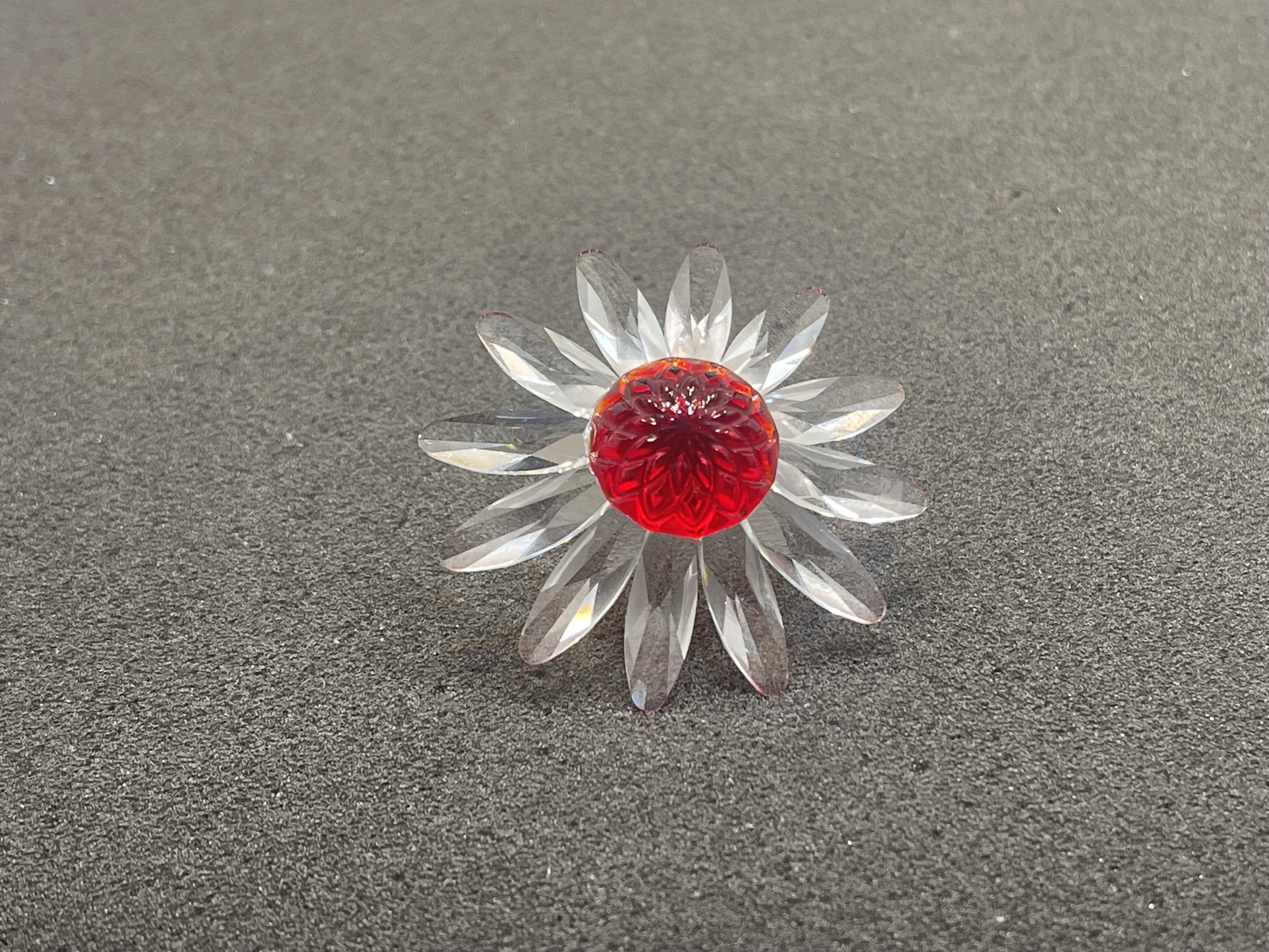 Swarovski Figur Blume - Margerite. Rot 5 cm. Top Zustand. 