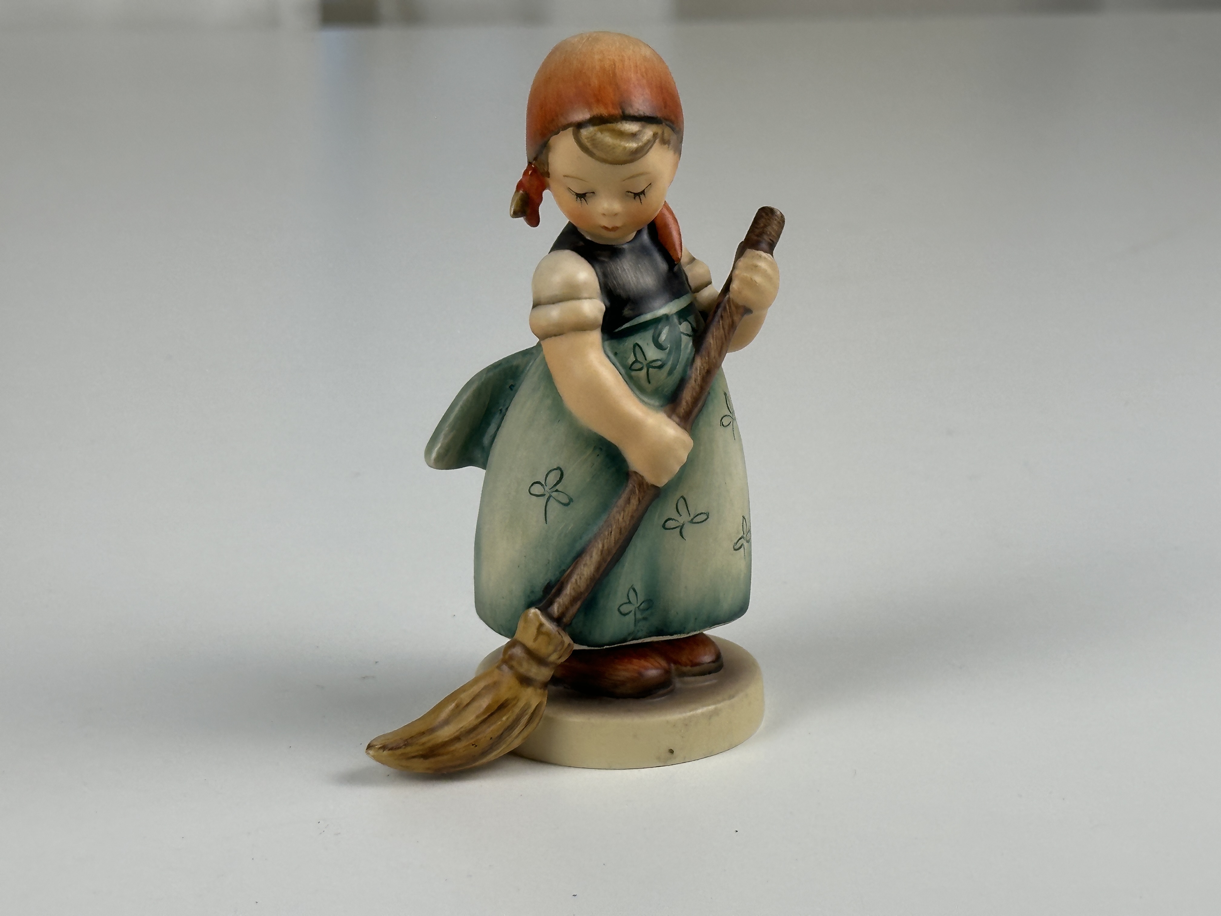  Hummel Figur 171 Kehrliesl 11,5 cm. 1 Wahl. - Top Zustand