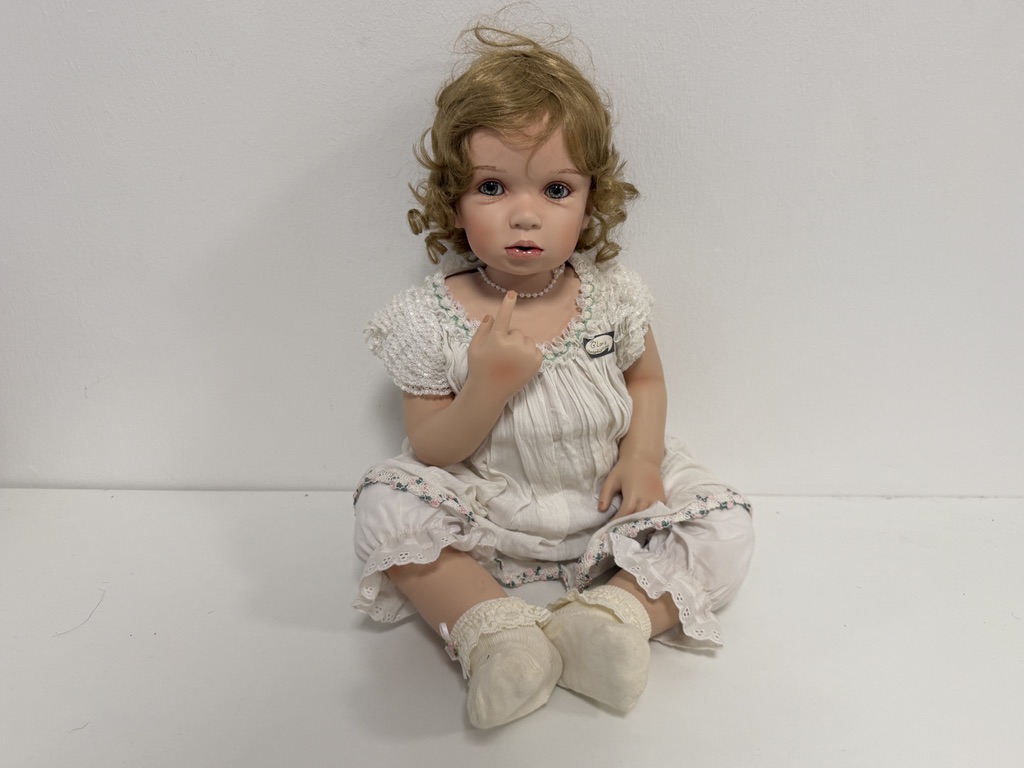 Künstlerpuppe Puppe Porzellan Gloria Vanderbilt Puppe 65 cm. Top Zustand       