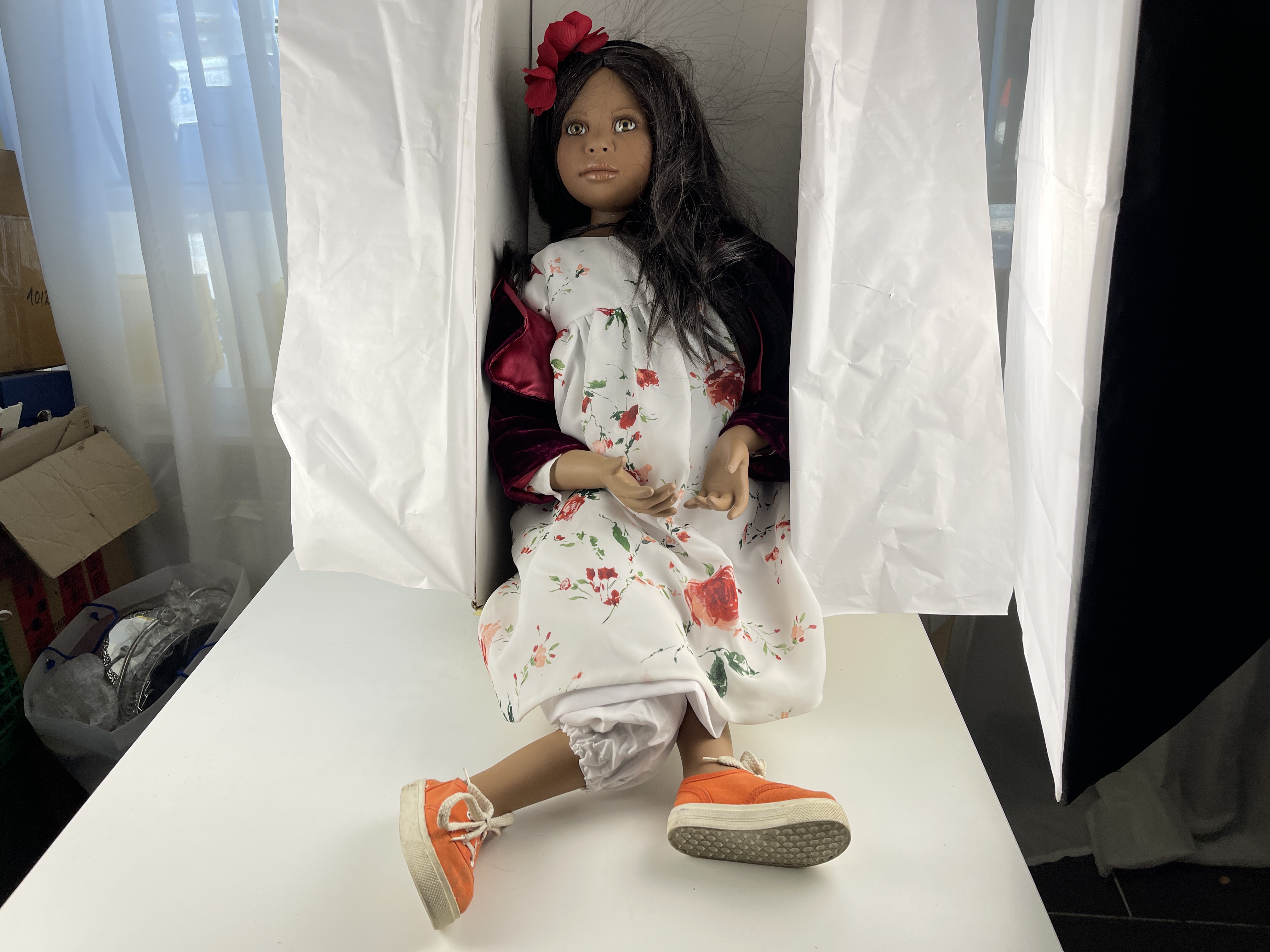 Christine Orange  Porzellan Künstlerpuppe Puppe 90 cm. leicht schmutzig 