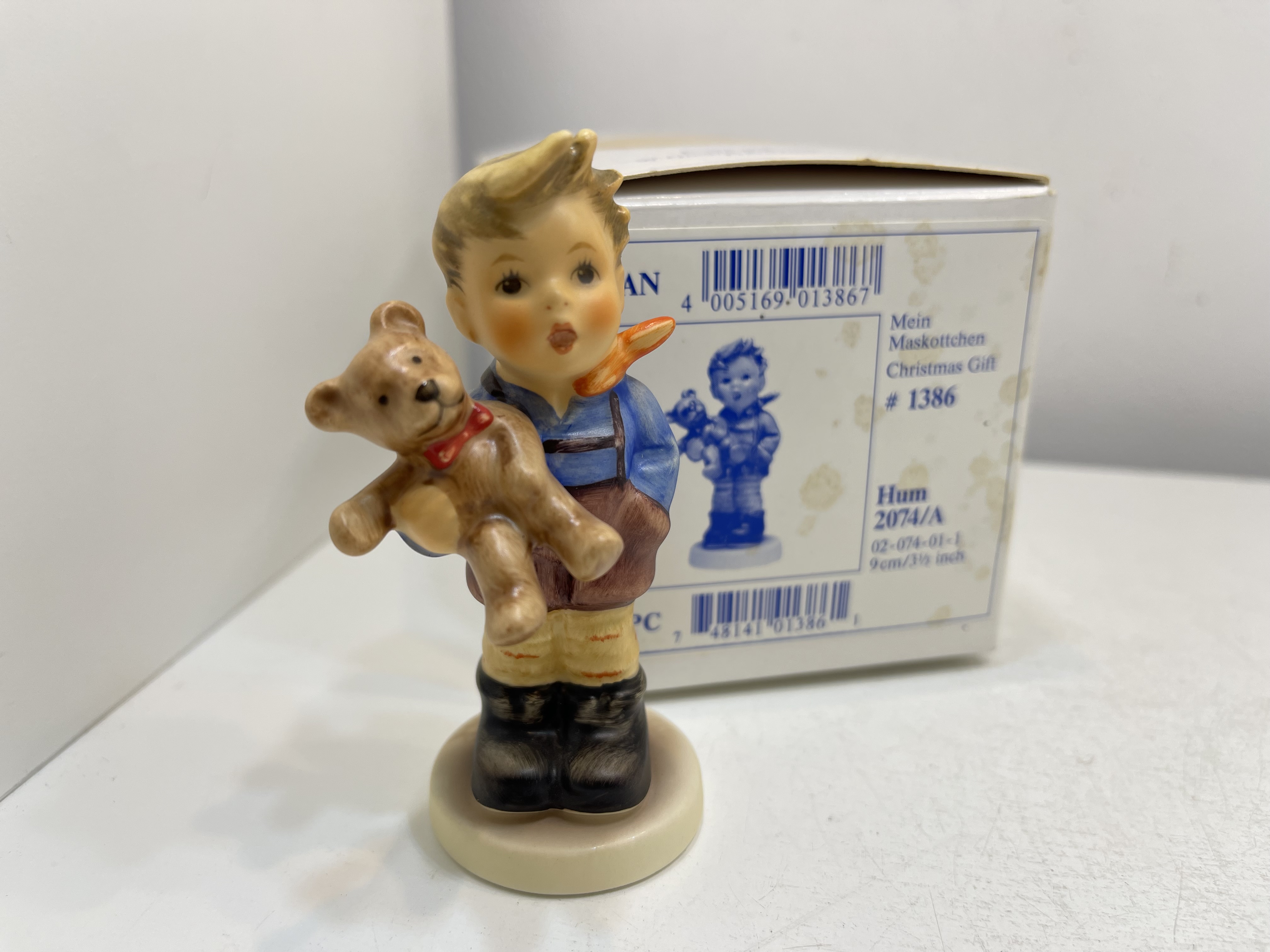 Hummel Figur 2074/A Mein Maskottchen 9 cm. 1 Wahl, + OVP Top Zustand   Hummel Figur 2074/A Mein Maskottchen 9 cm. 1 Wahl, + OVP Top Zustand