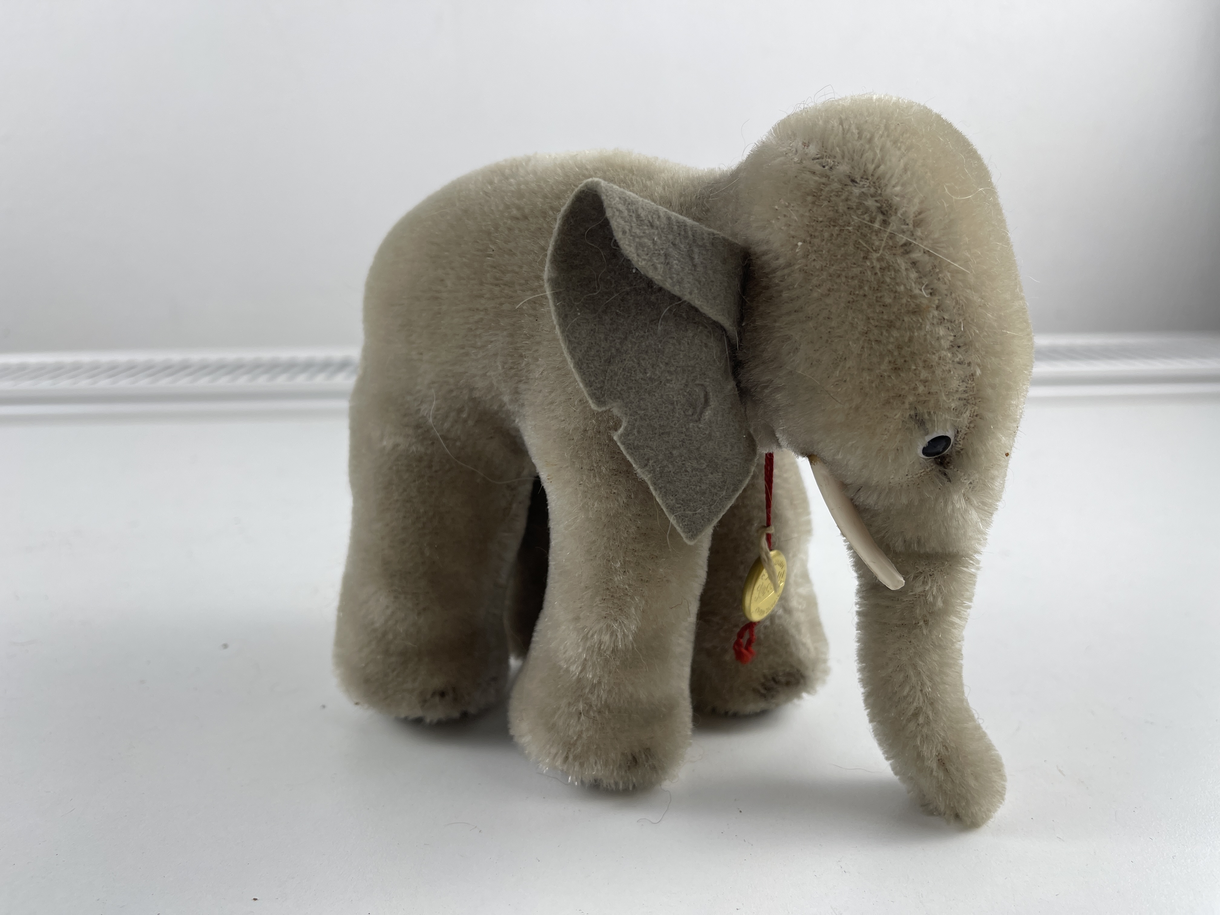 Hermann Stofftier Sammler Elefant 13 x 15 cm  Zustand siehe Fotos