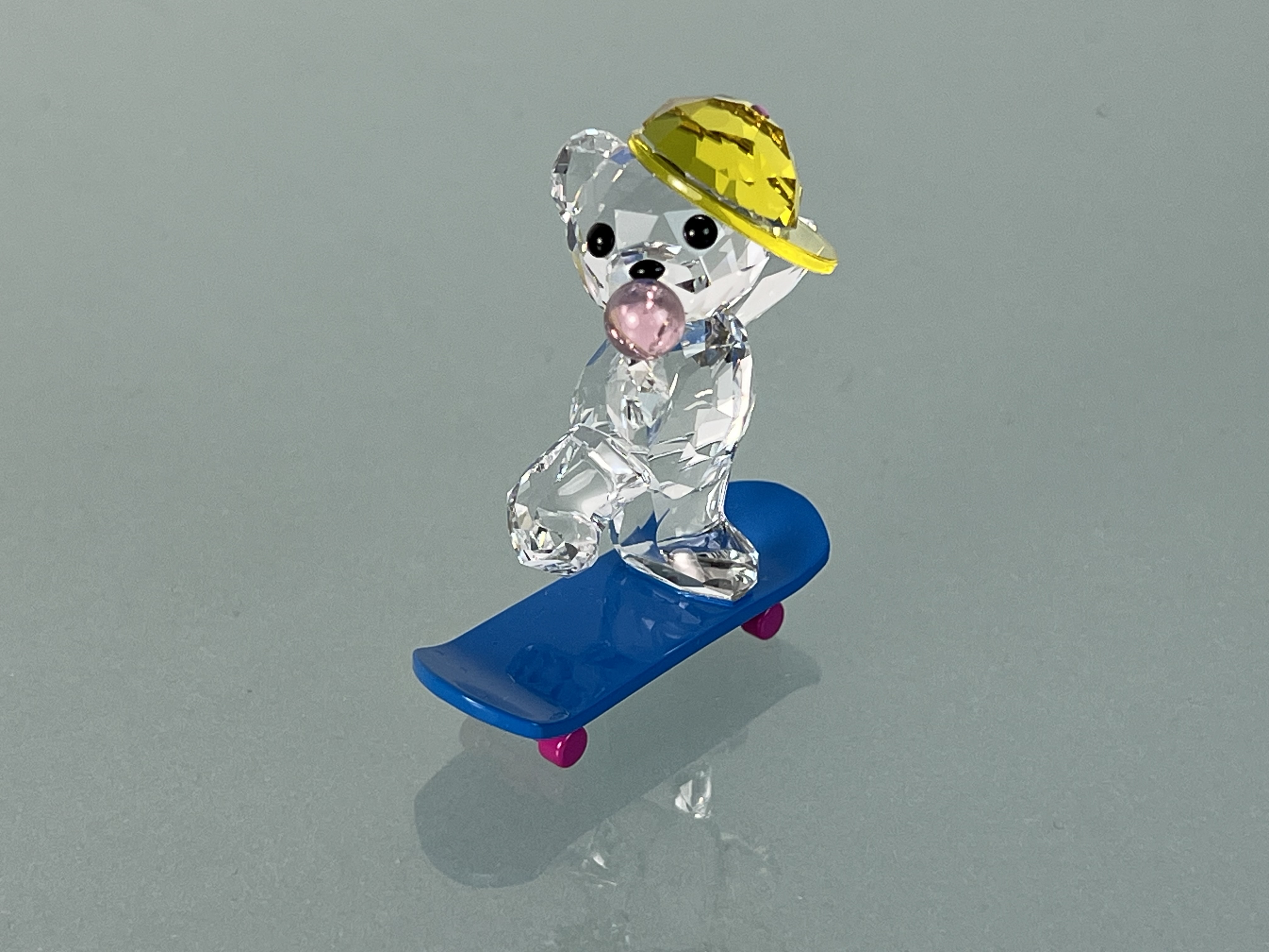  Swarovski Figur 5619208 Kris Bär Skaterbär 5,1 cm. Top Zustand 
