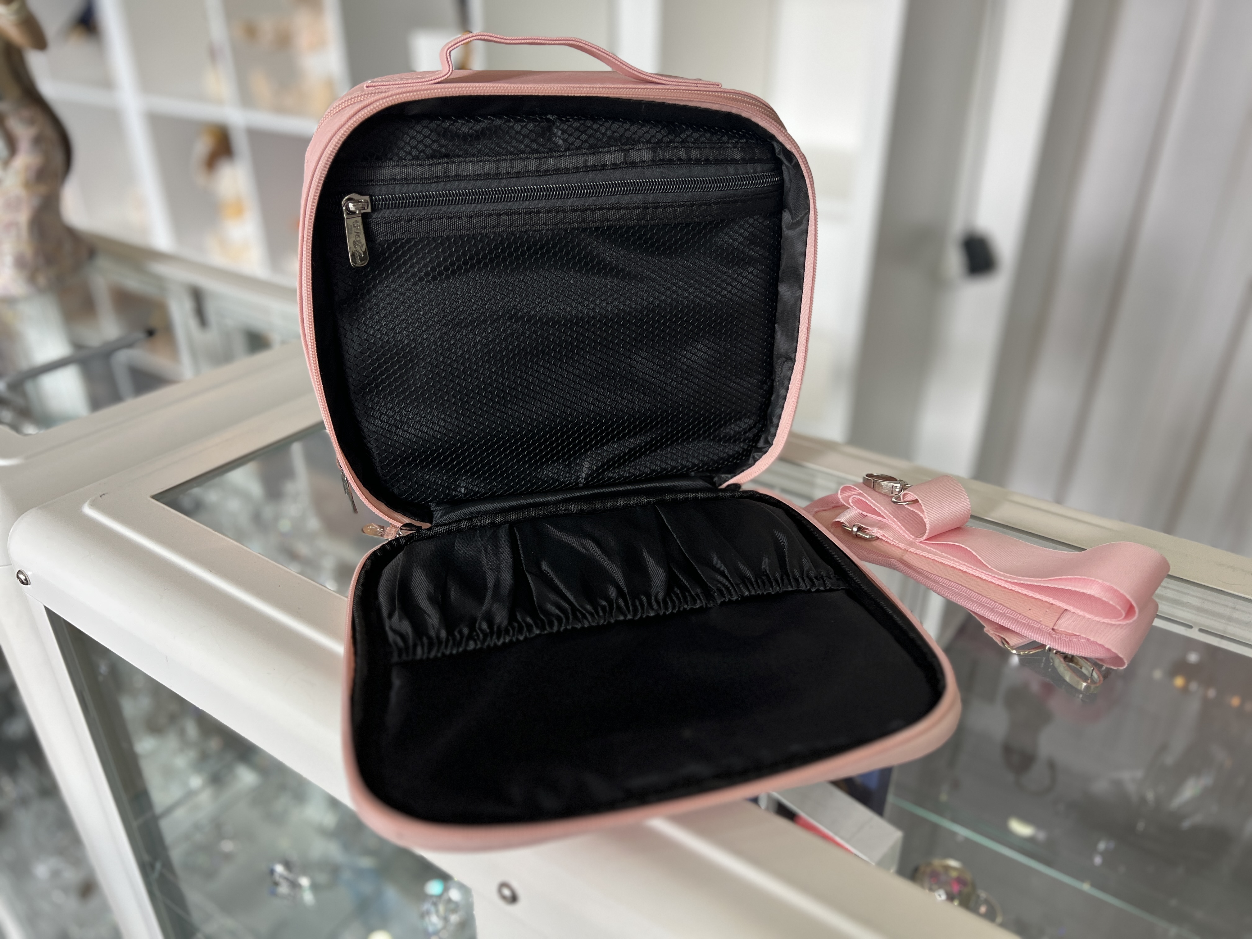 Kosmetiktasche Kulturtasche Kosmetikkoffer mit Umhängegurt und viel Platz. Farbe Rosa