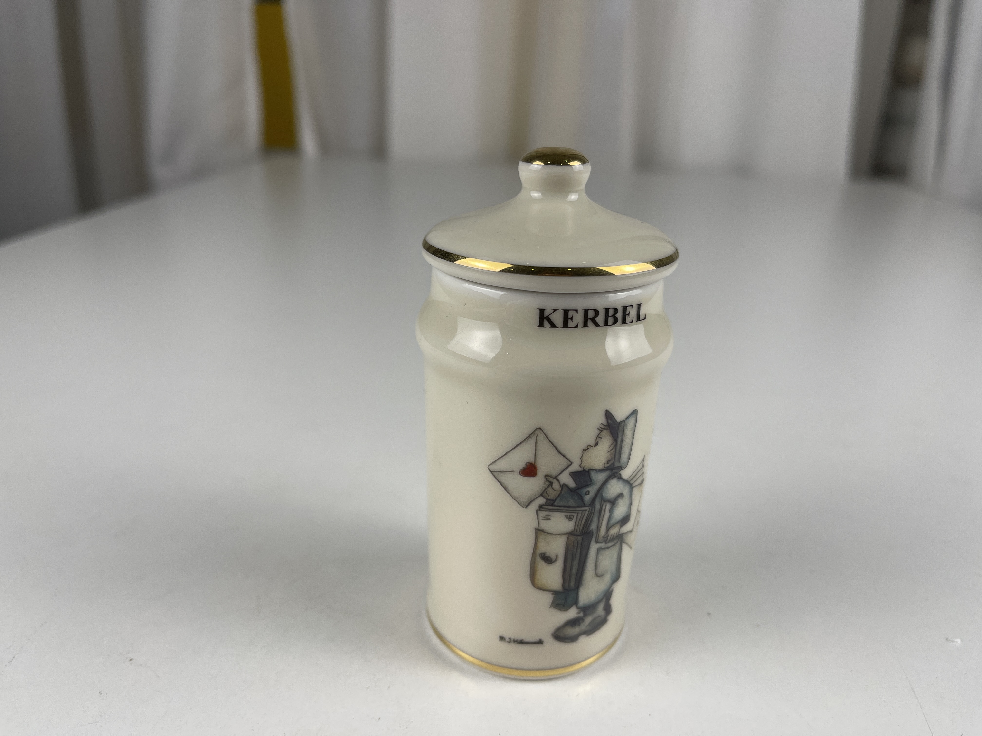 M.I. Hummel Gewürzdose 11 cm. 1 Wahl - Top Zustand   