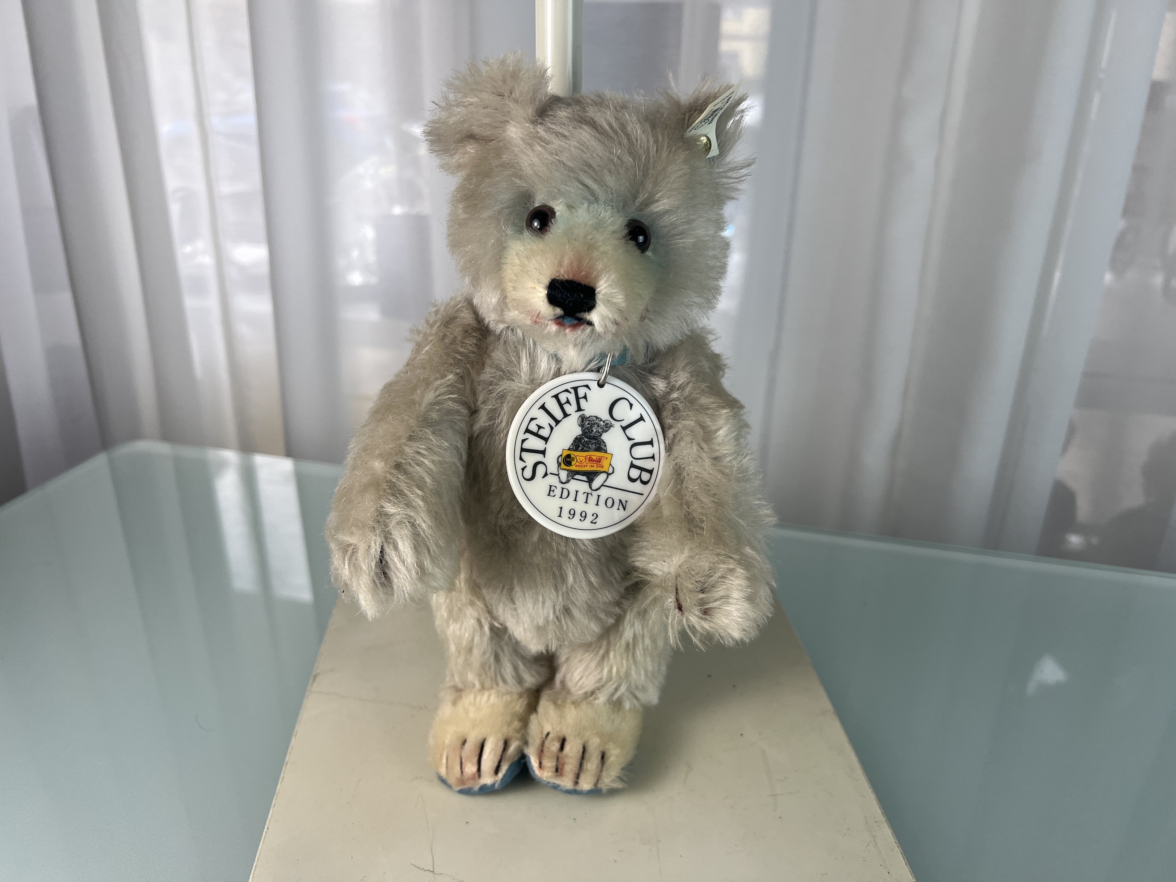 Steiff Tier 420016 Club 1992 Teddy Bär 28 cm. Leicht verschmutzt 