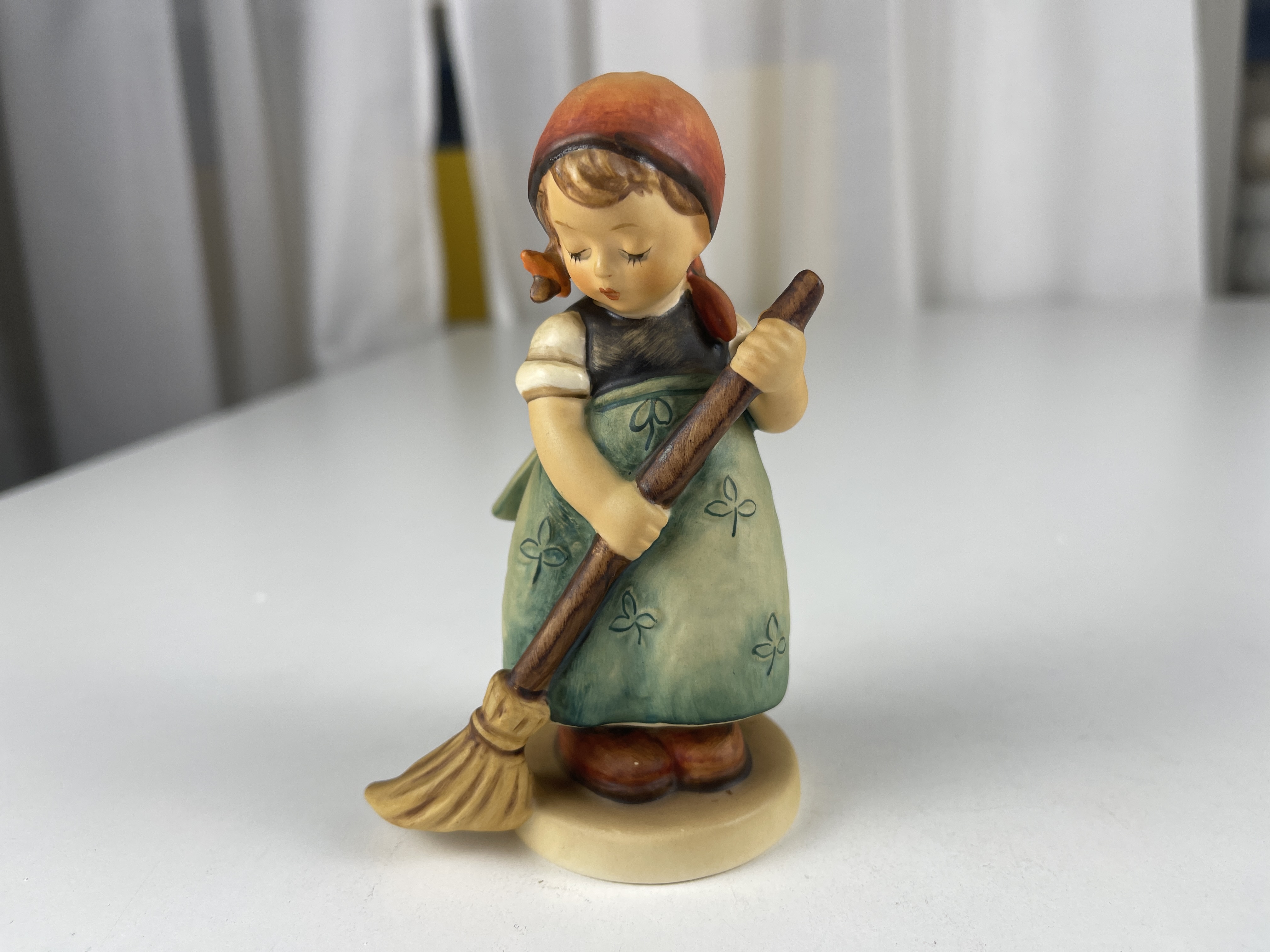  Hummel Figur 171 Kehrliesl 11,5 cm. 1 Wahl. - Top Zustand  