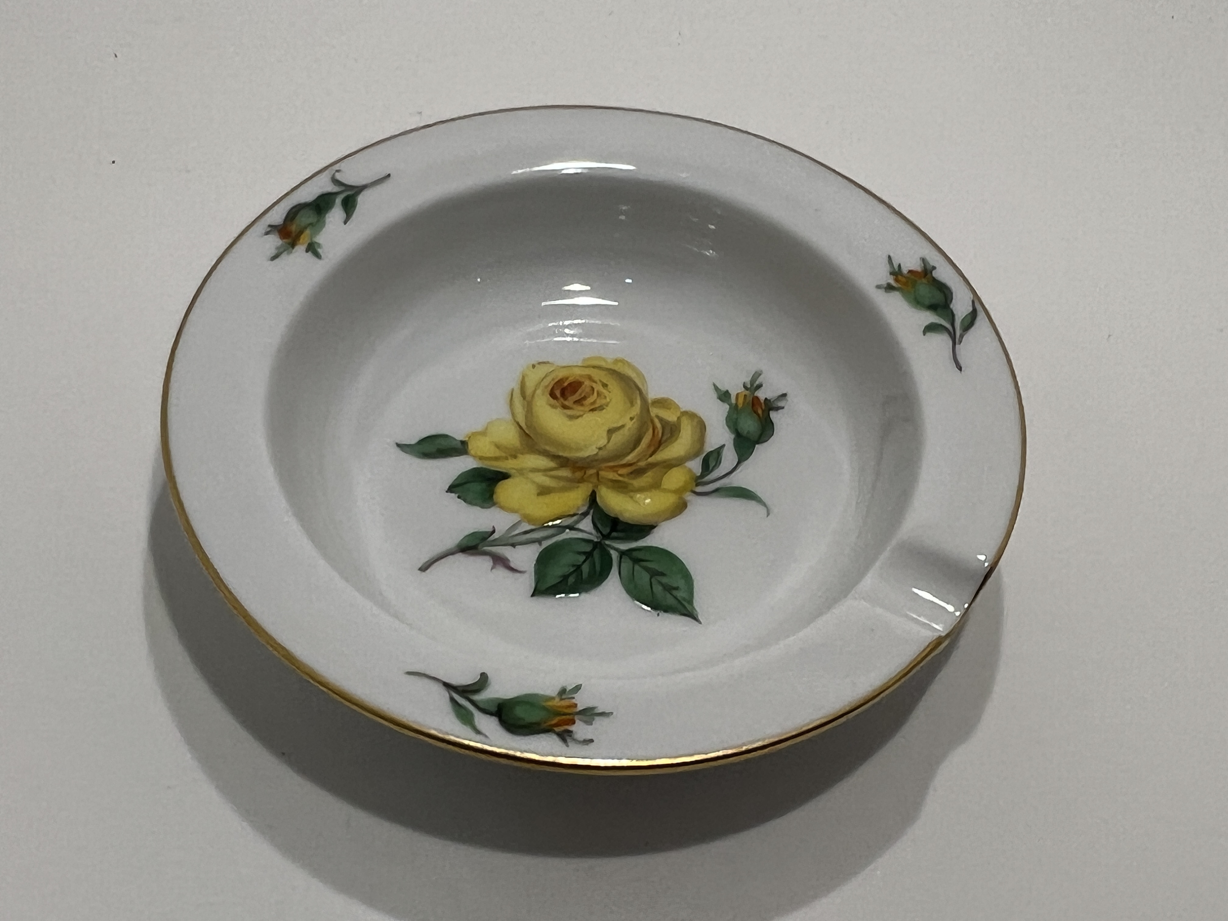 Meissen Figur Aschenbecher 9,5  Ø - 1 Wahl - Top Zustand       Meissen Figur Aschenbecher 9,5  Ø - 1 Wahl - Top Zustand