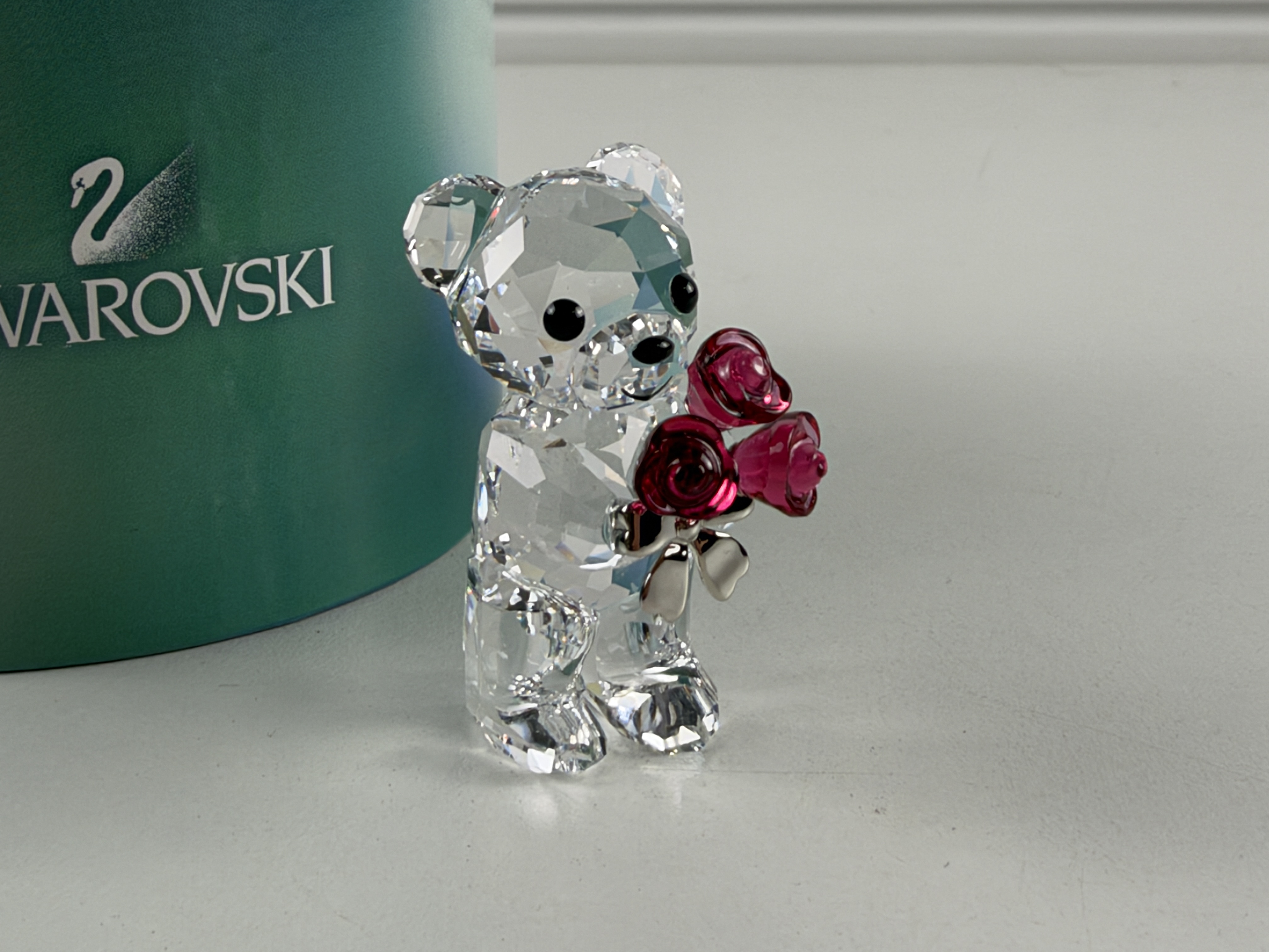 Swarovski Figur 1096731 Kris Bär Rote Rosen für Dich 4,2 cm mit Ovp & Zertifikat.