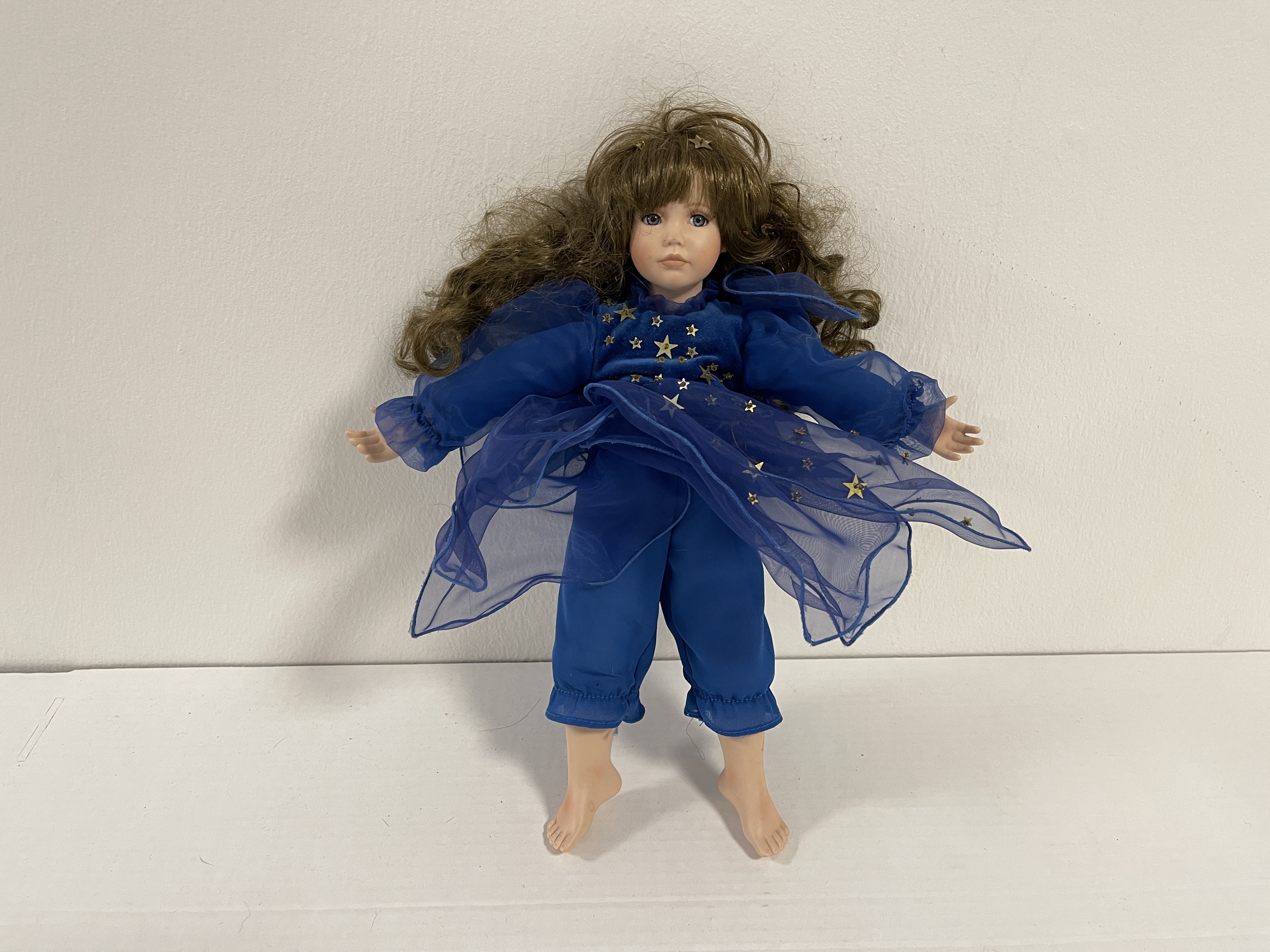 Sammler Porzellan Puppe 34 cm. Zustand siehe Fotos 