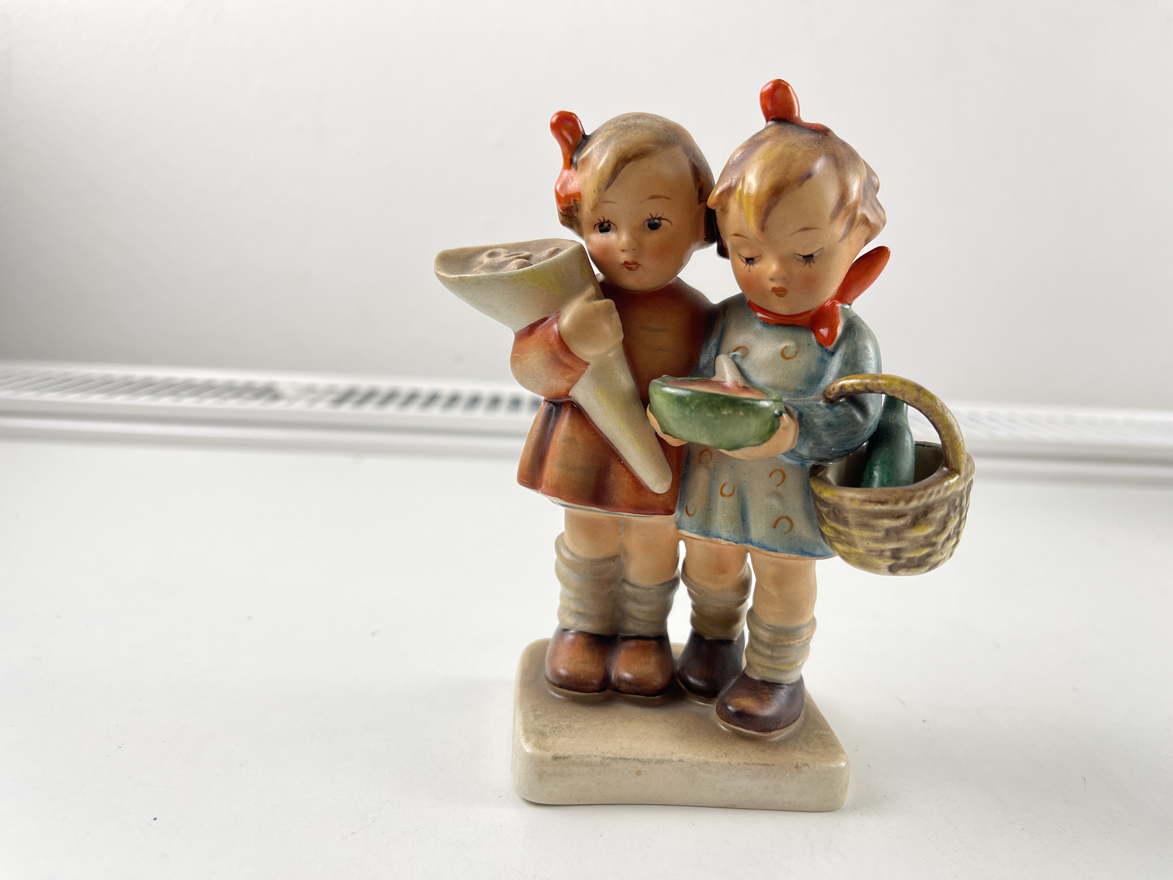 Hummel Figur 52/0 Hausmütterchen 13 cm. 1 Wahl, Top Zustand  Doppelkrone 