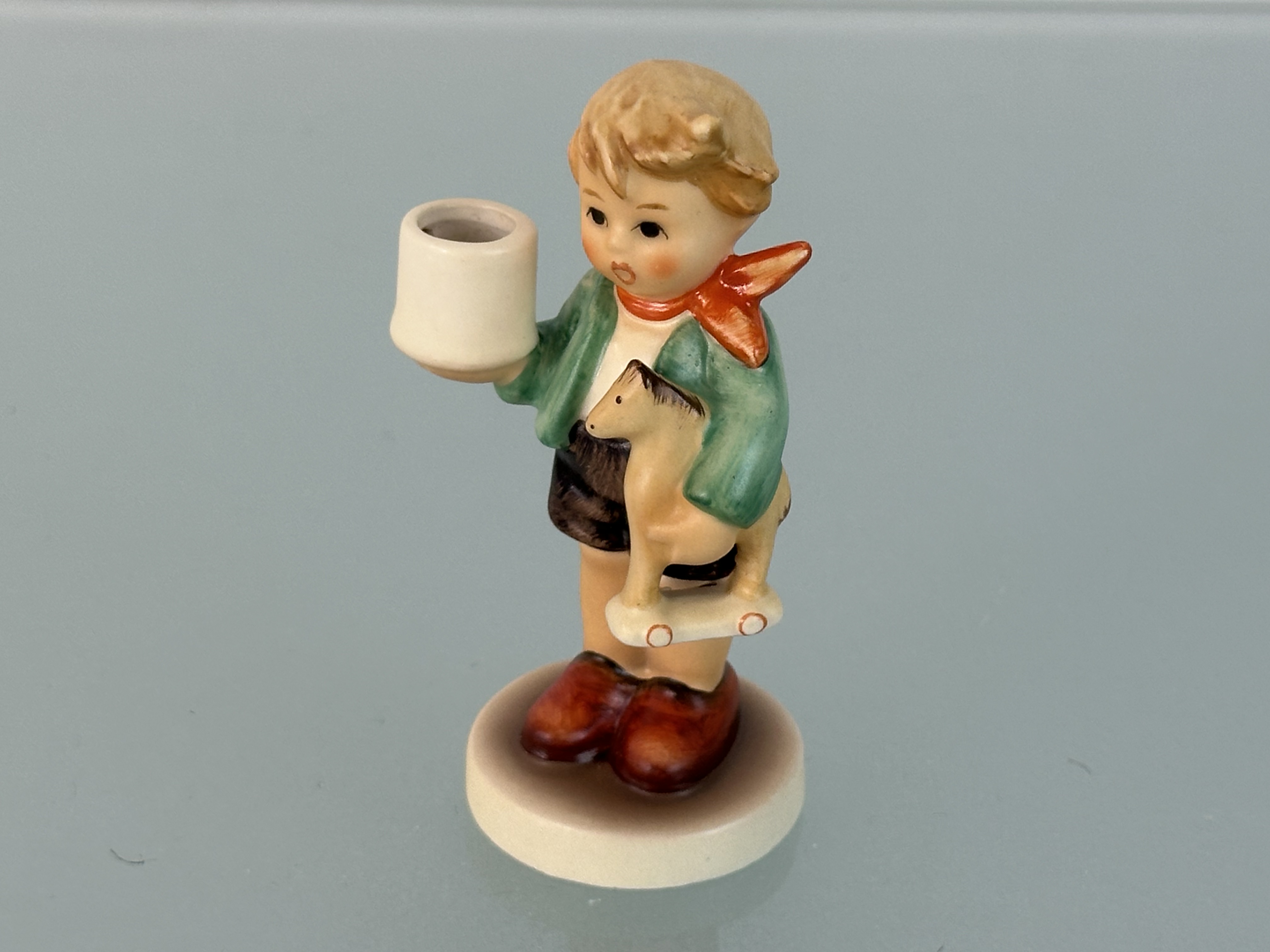  Hummel Figur 117 Junge mit Holzpferd Kerzenständer 9 cm. Top Zustand