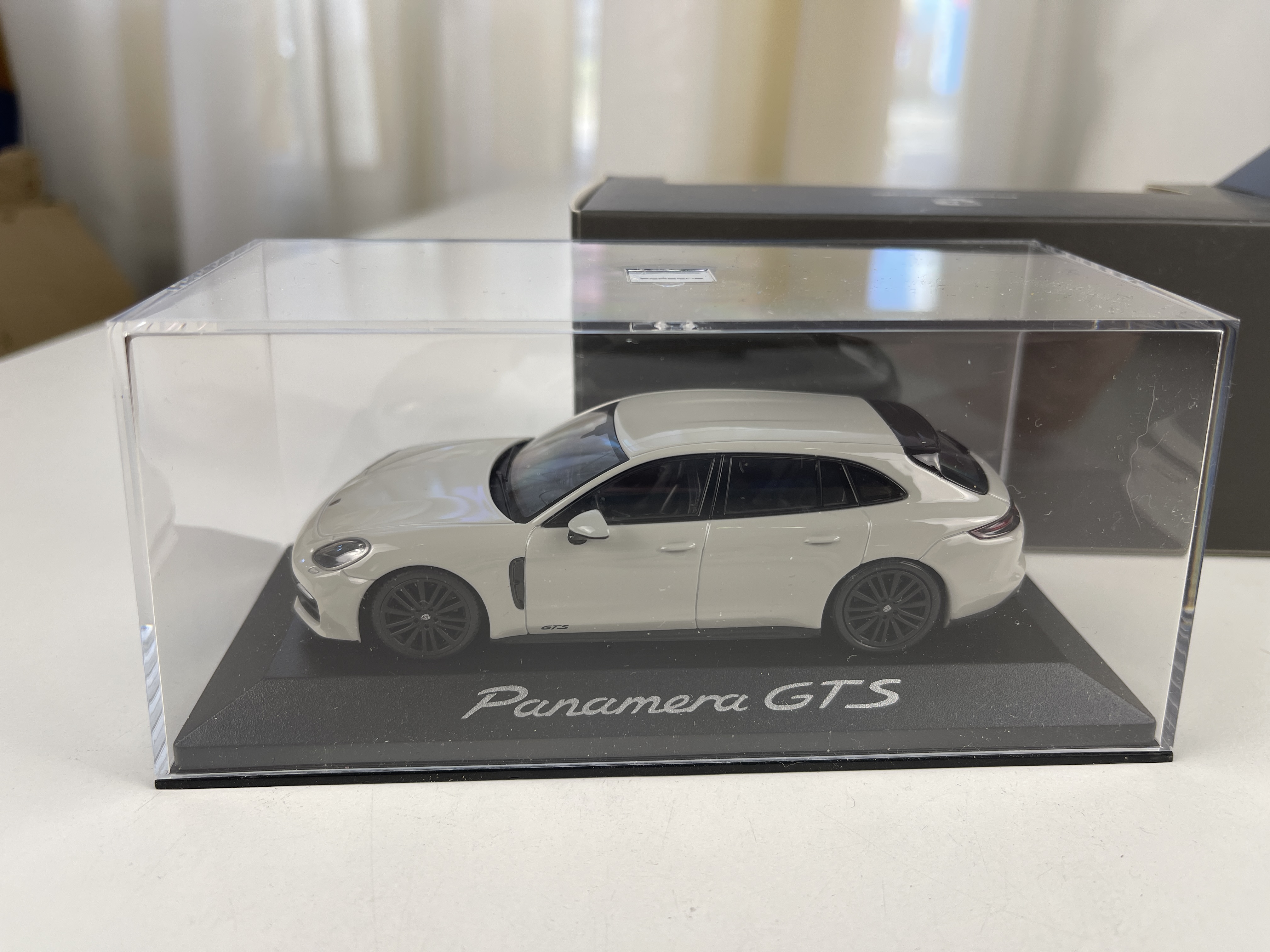 Modellauto Porsche Panamera GTS - 1:43 - Top Zustand 