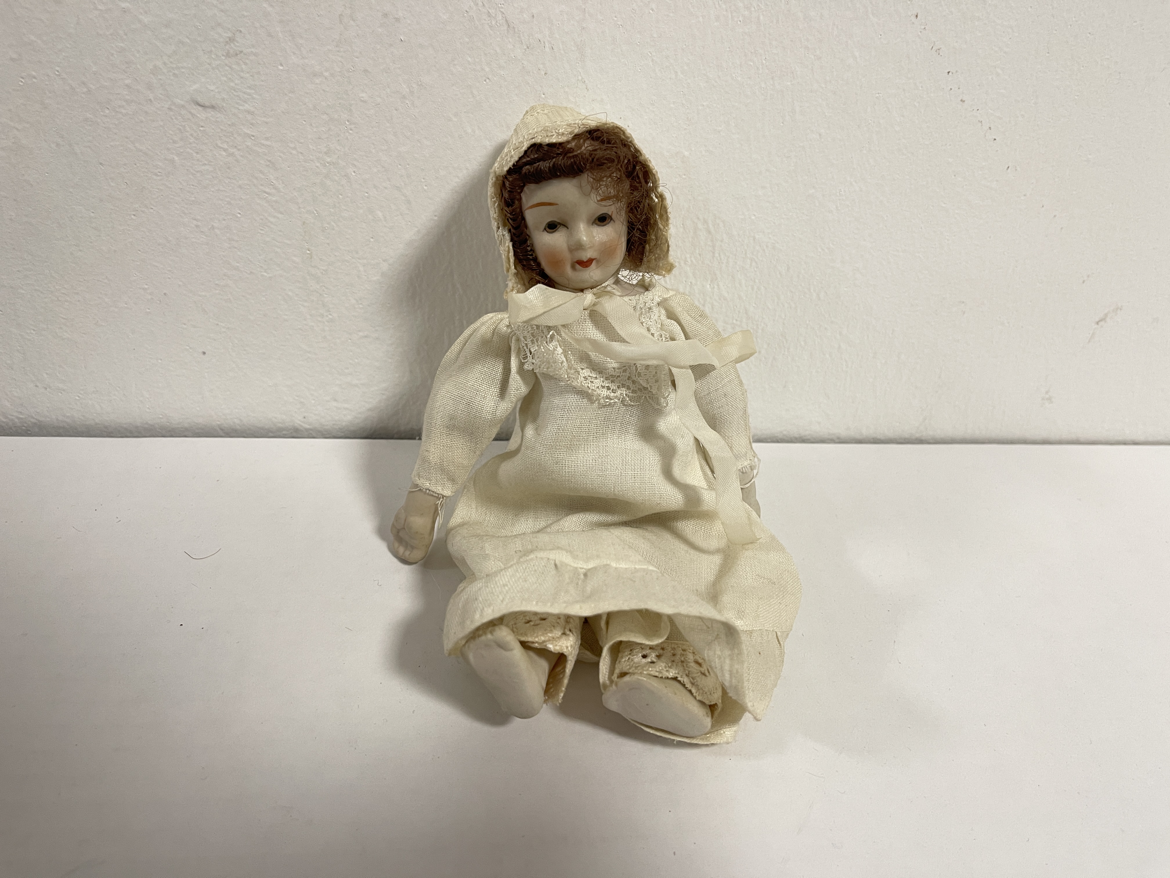 Künstler Porzellan Puppe 17 cm. Zustand  siehe Fotos