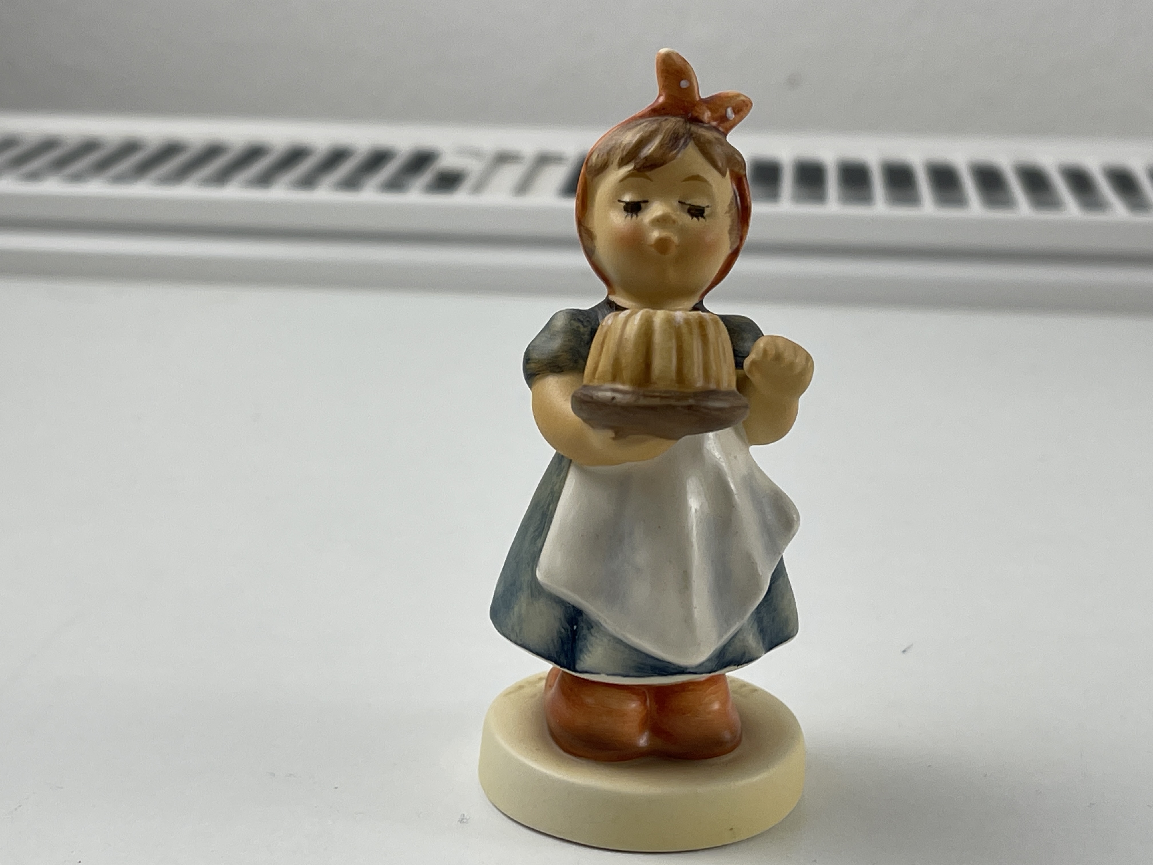 Hummel Figur 2271 Bäckersfrau 8 cm. 1 Wahl. Top Zustand.  