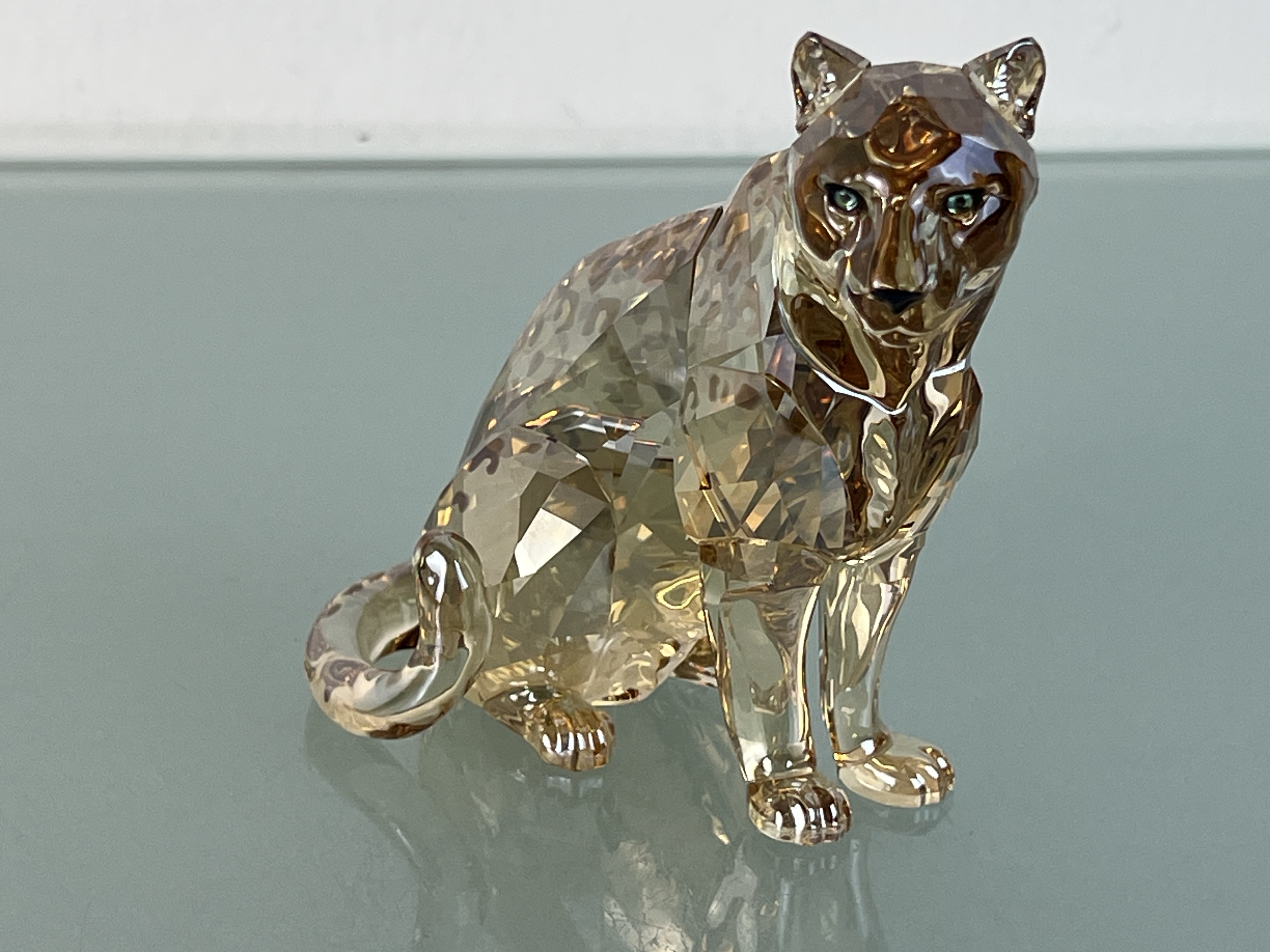 Swarovski Figur 5428541 Amur Leopard Sofia 11,4 cm. Top Zustand  Swarovski Figur 5428541 Amur Leopard Sofia 11,4 cm. Top Zustand