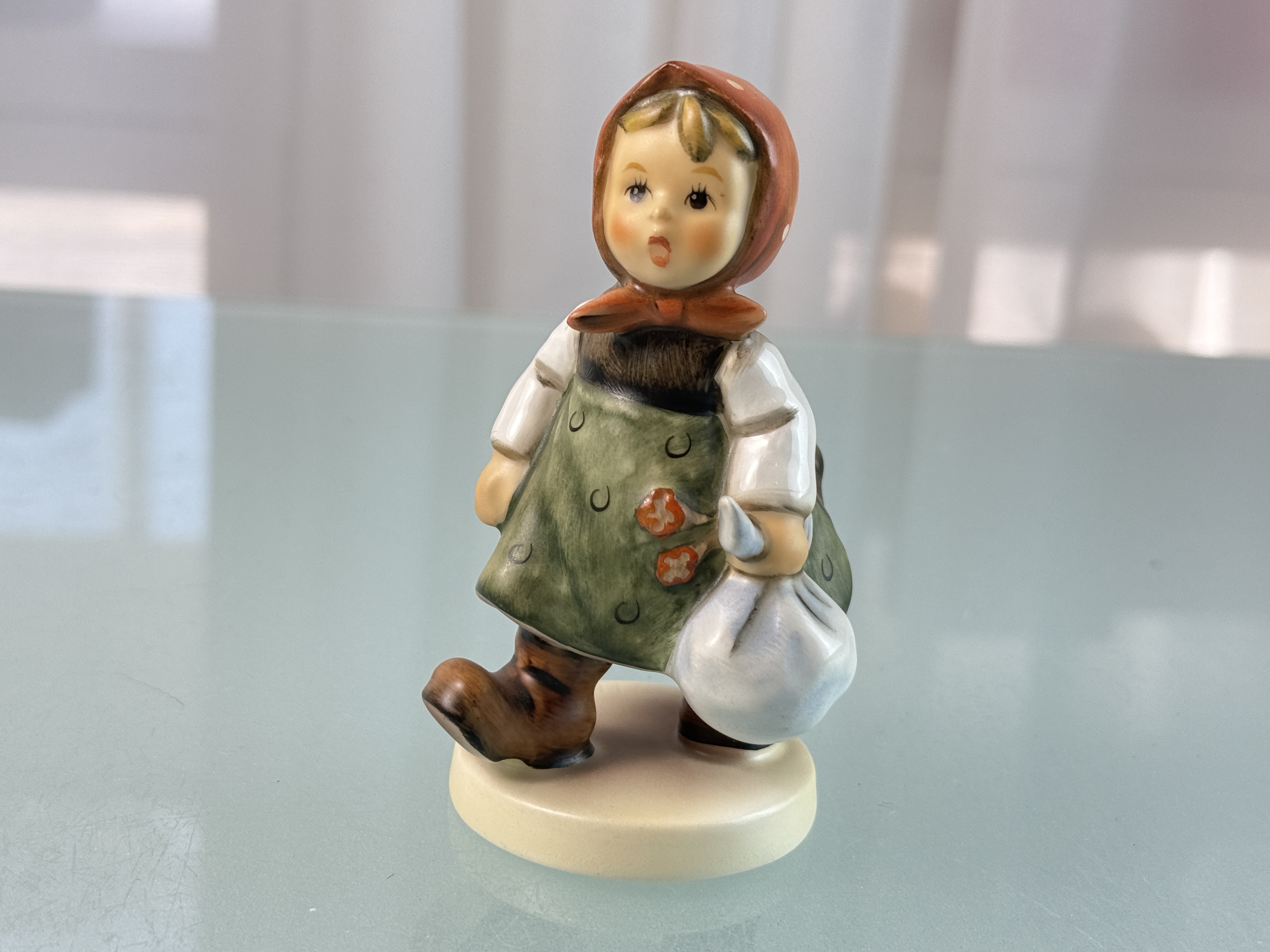 Hummel Figur 561 Großmutter wartet 10,5 cm 1 Wahl Top Zustand. 