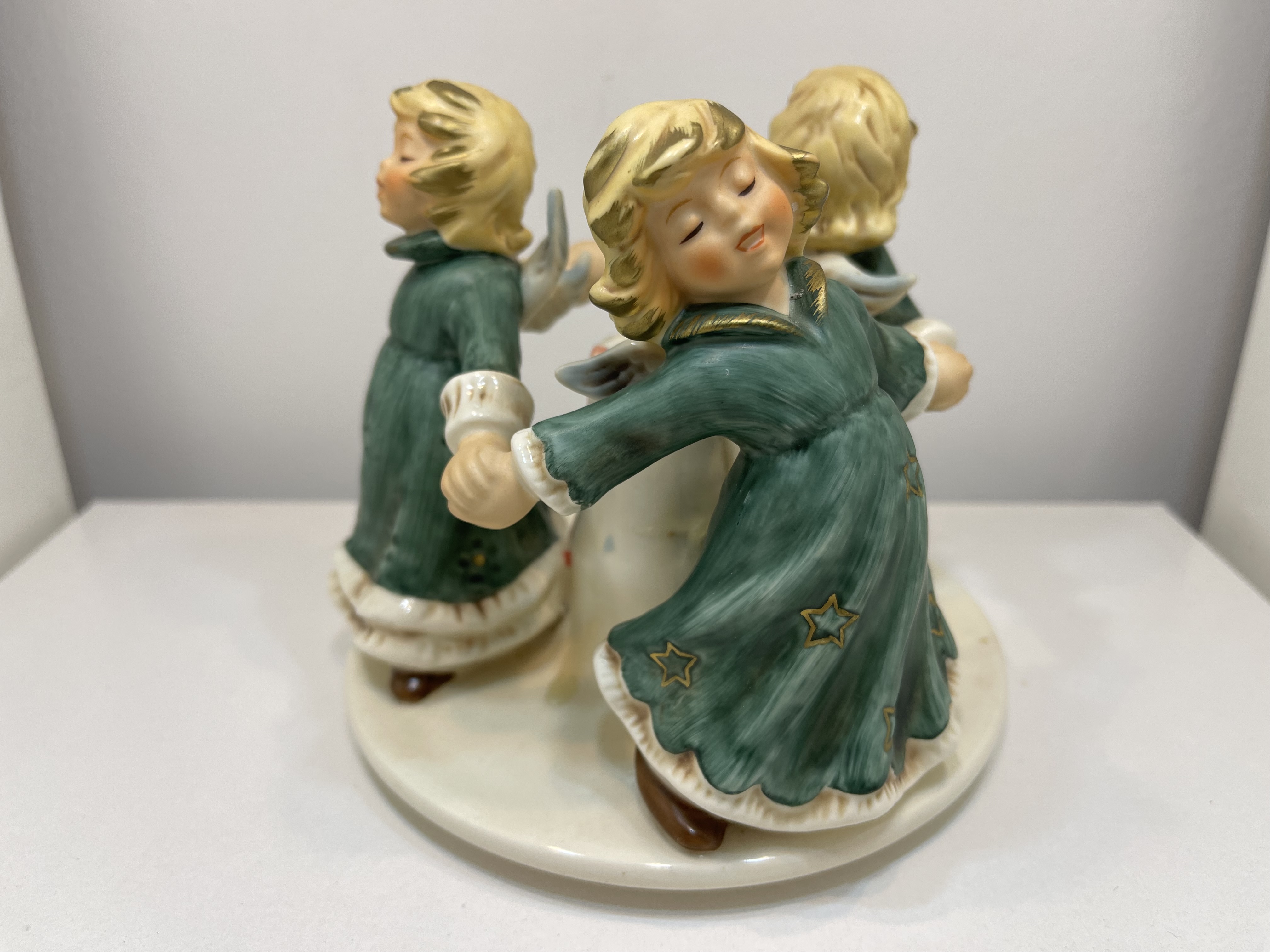 Goebel Figur 42 328 15 Engel Kerzenständer Reigen 13 cm + 15 cm Ø - 1 Wahl. Top Zustand 