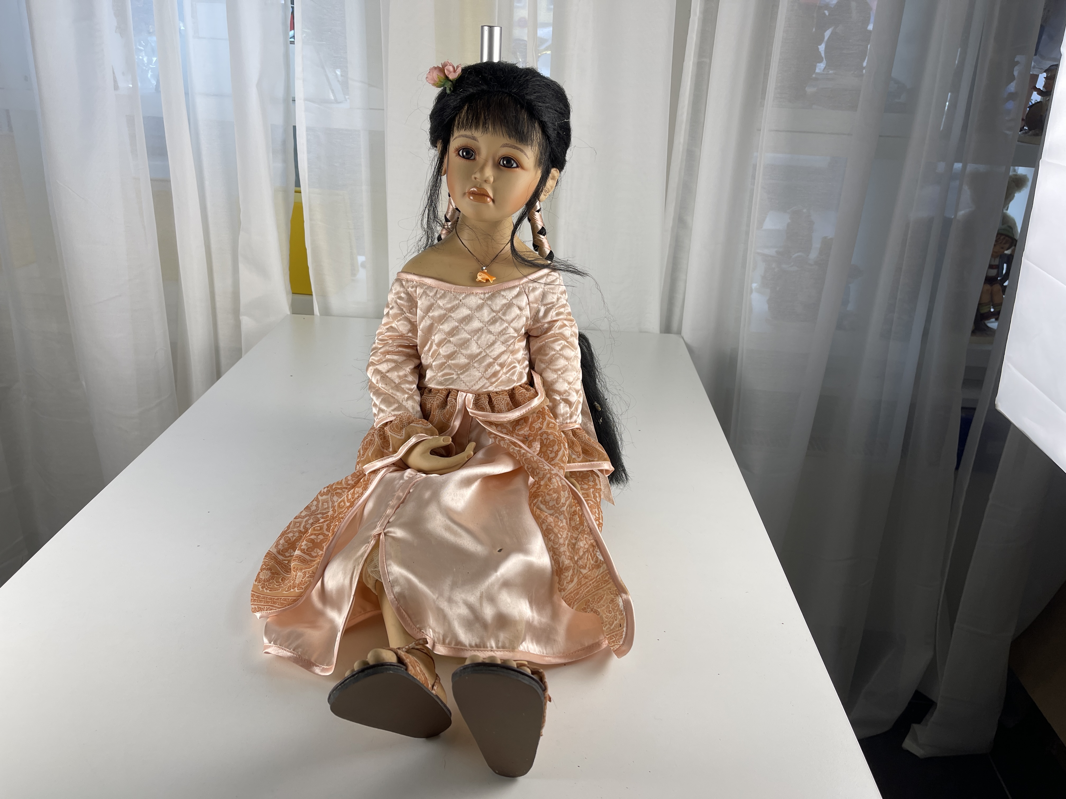 Künstlerpuppe Dwi Saptono Porzellan Puppe 73 cm. Schmutzig 