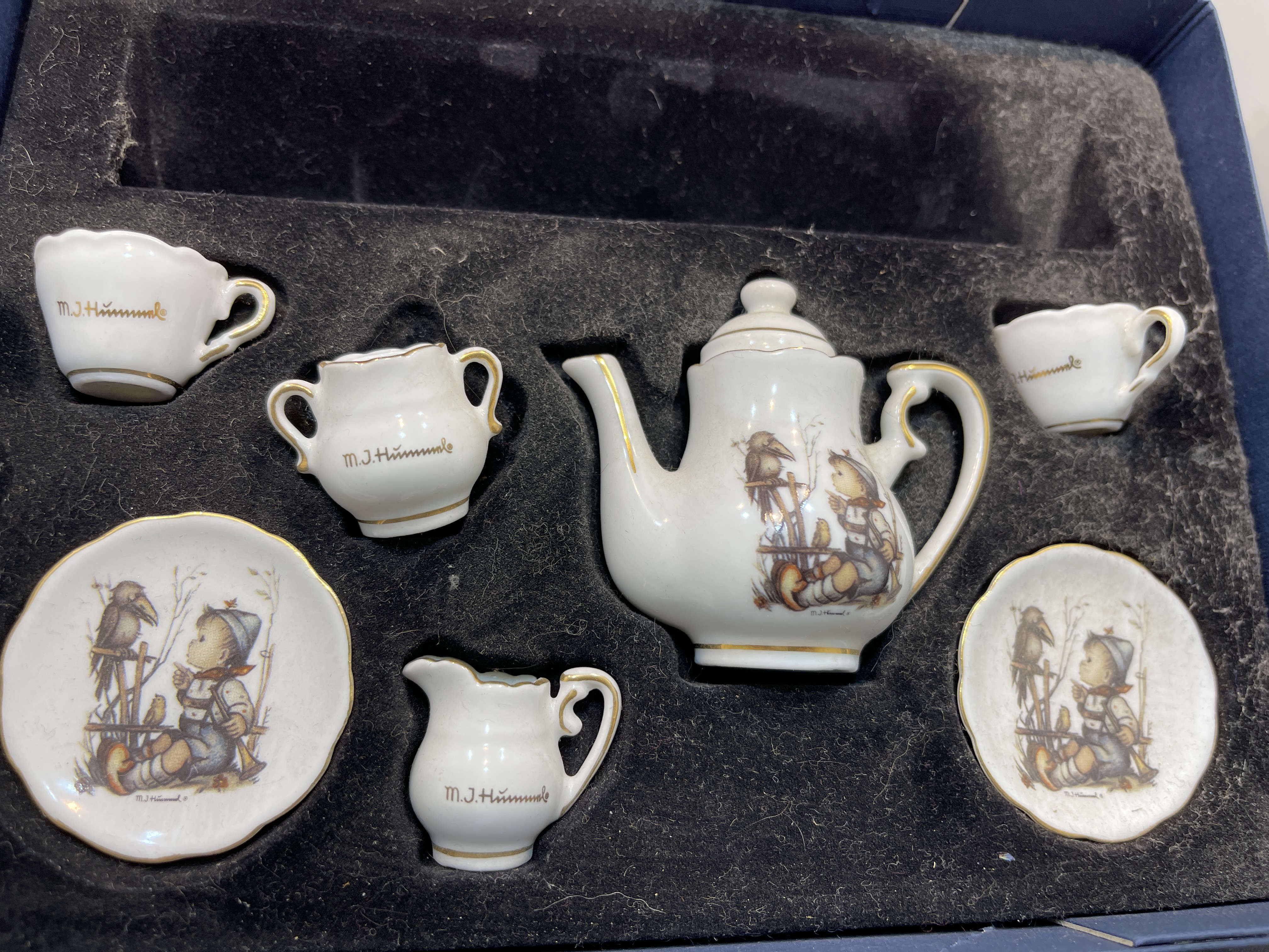 Hummel x Reutter Porzellan Puppen Service 7 Teile Zustand siehe Fotos 