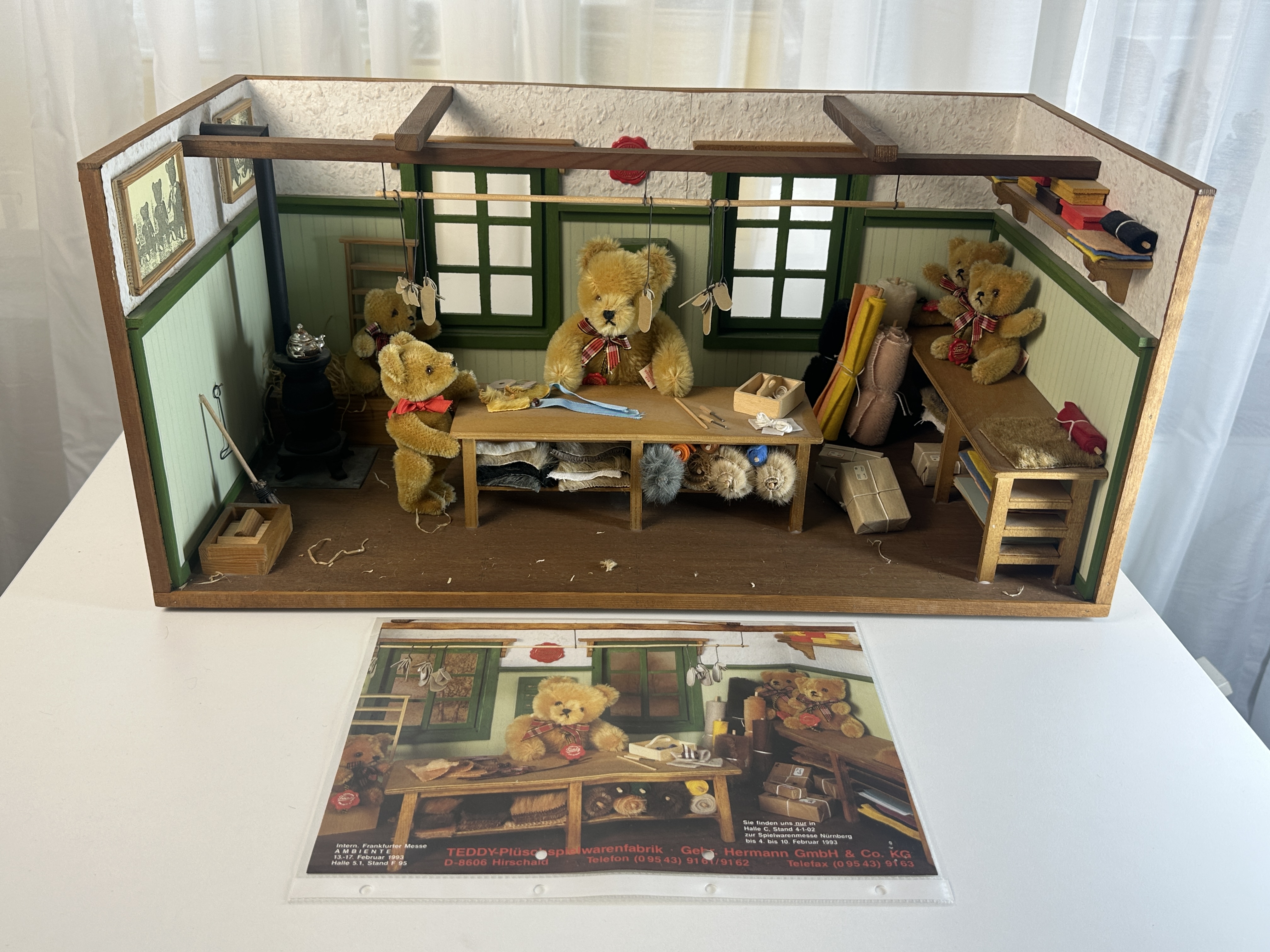 Hermann Puppenhaus/ -stube /Schneiderwerkstatt 27,9 x 60 x 30,5 cm - Top Zustand 