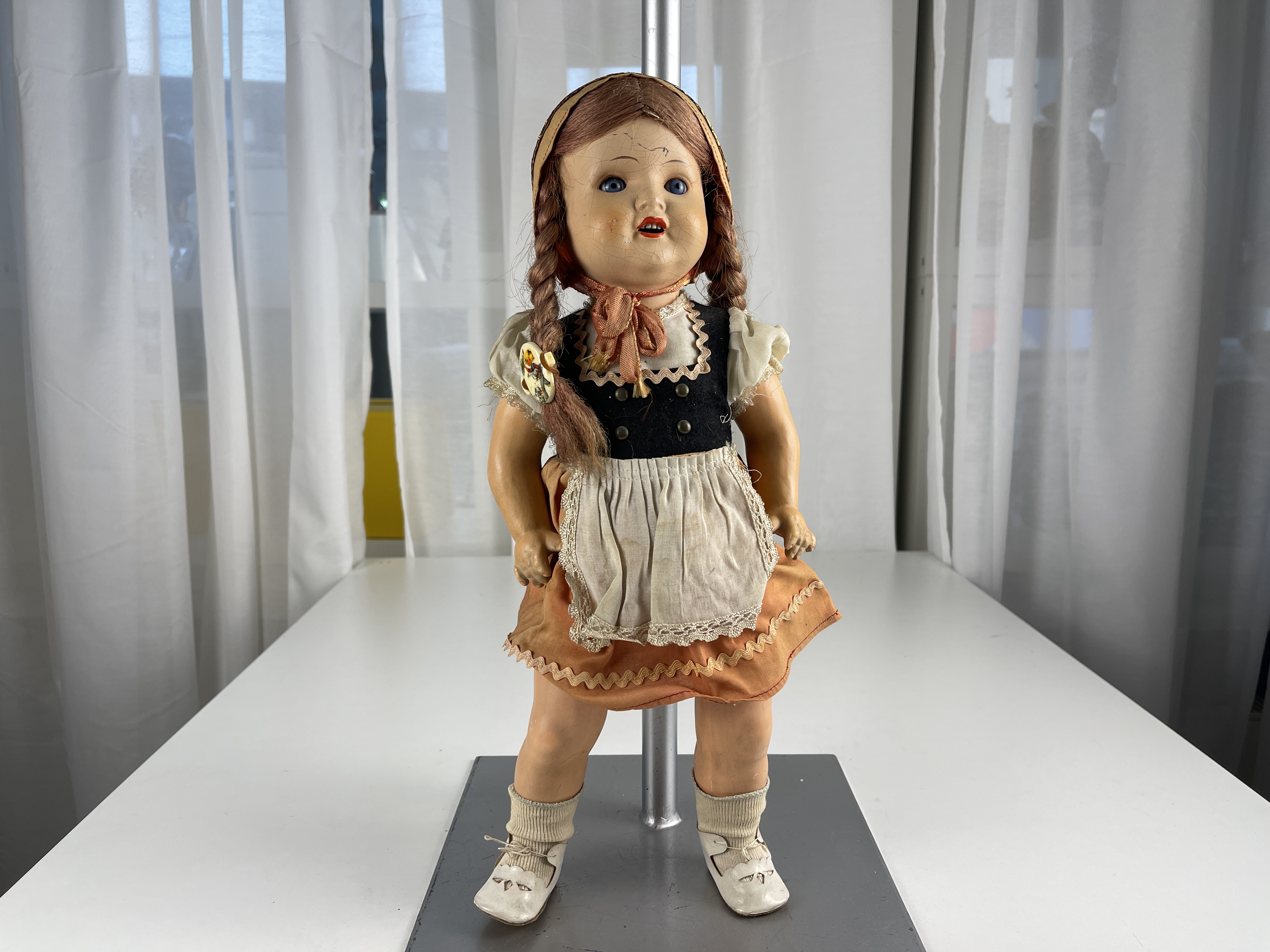 Alte Sammler Puppe Porzellan 43 cm Zustand Siehe Fotos.   