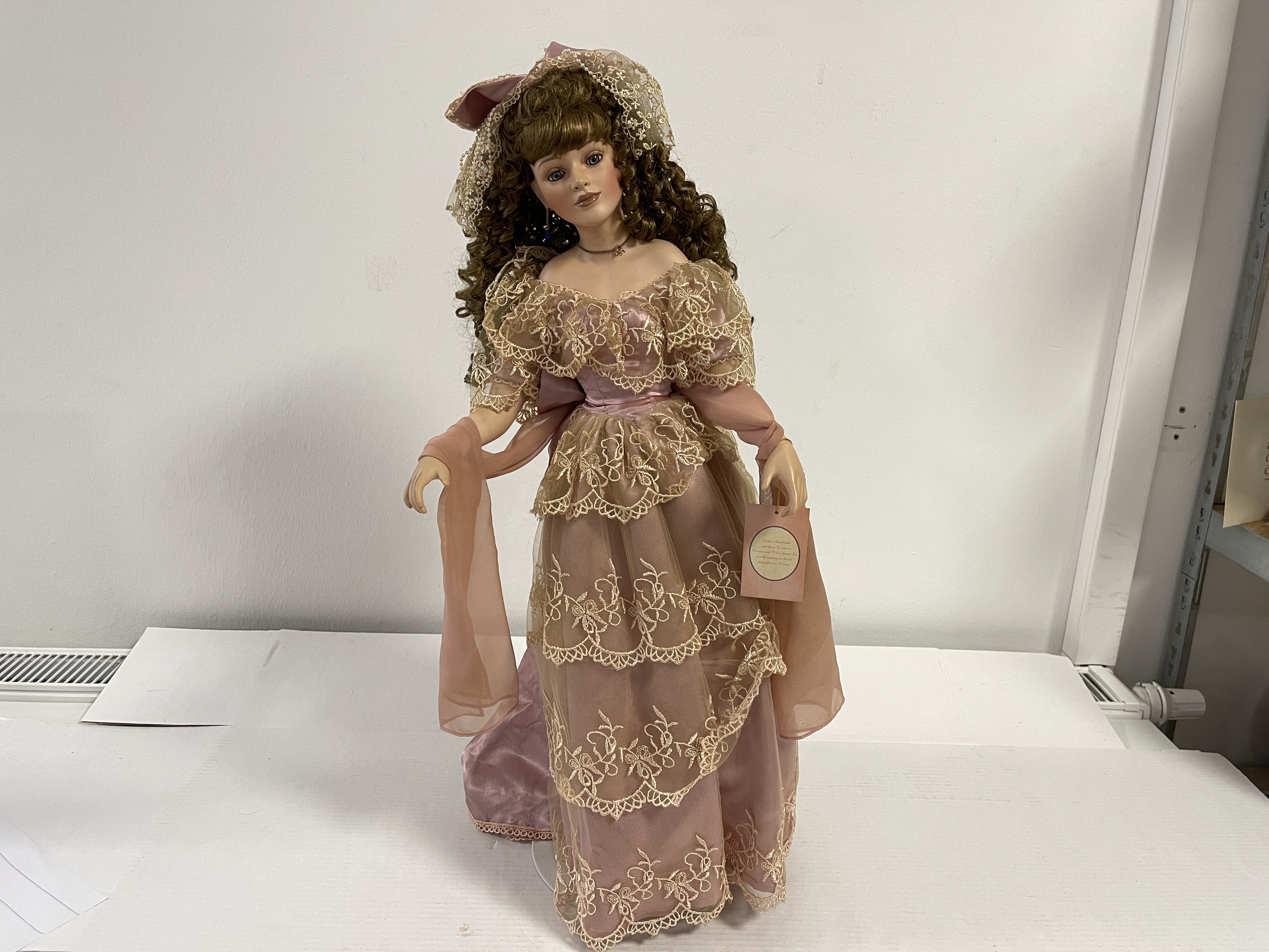 Künstlerpuppe Porzellan Sammler Puppe 69 cm. Raucherhaushalt Zustand siehe Fotos 