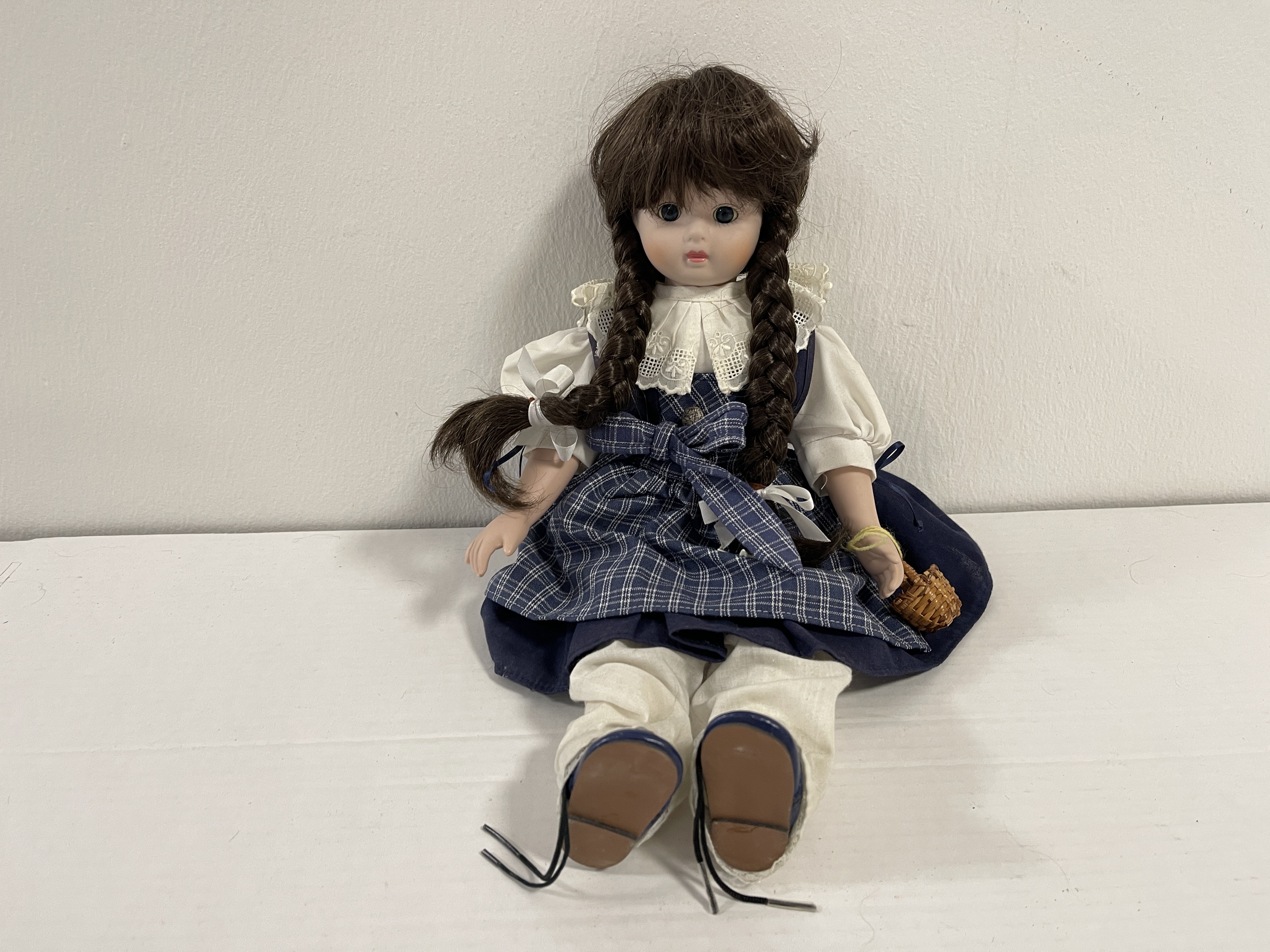 Künstlerpuppe Porzellan Puppe 40 cm.  Top Zustand  