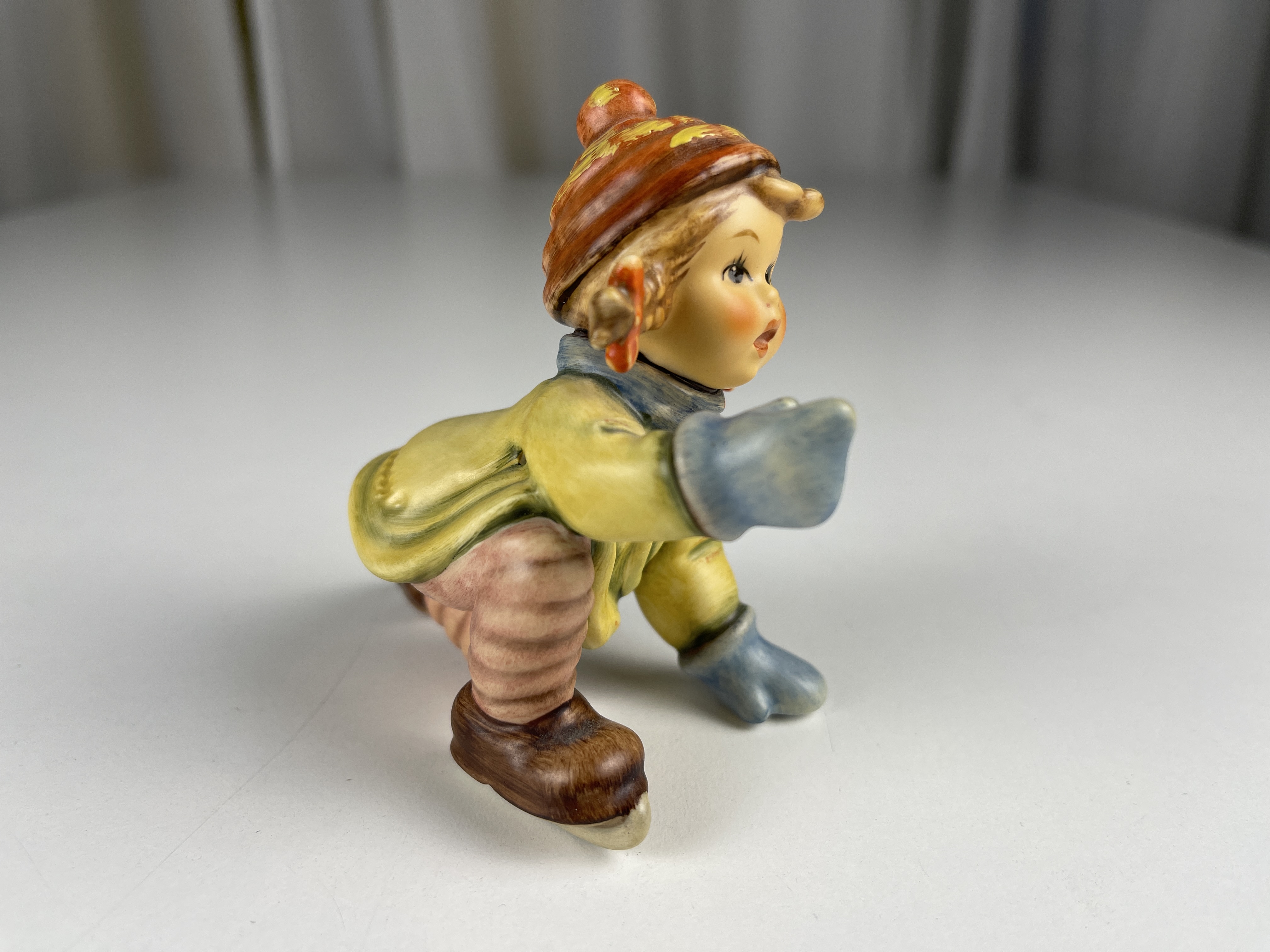 Hummel Figur 2058/a Hilfst du mir auf ? 9 cm. 1 Wahl. Top Zustand 