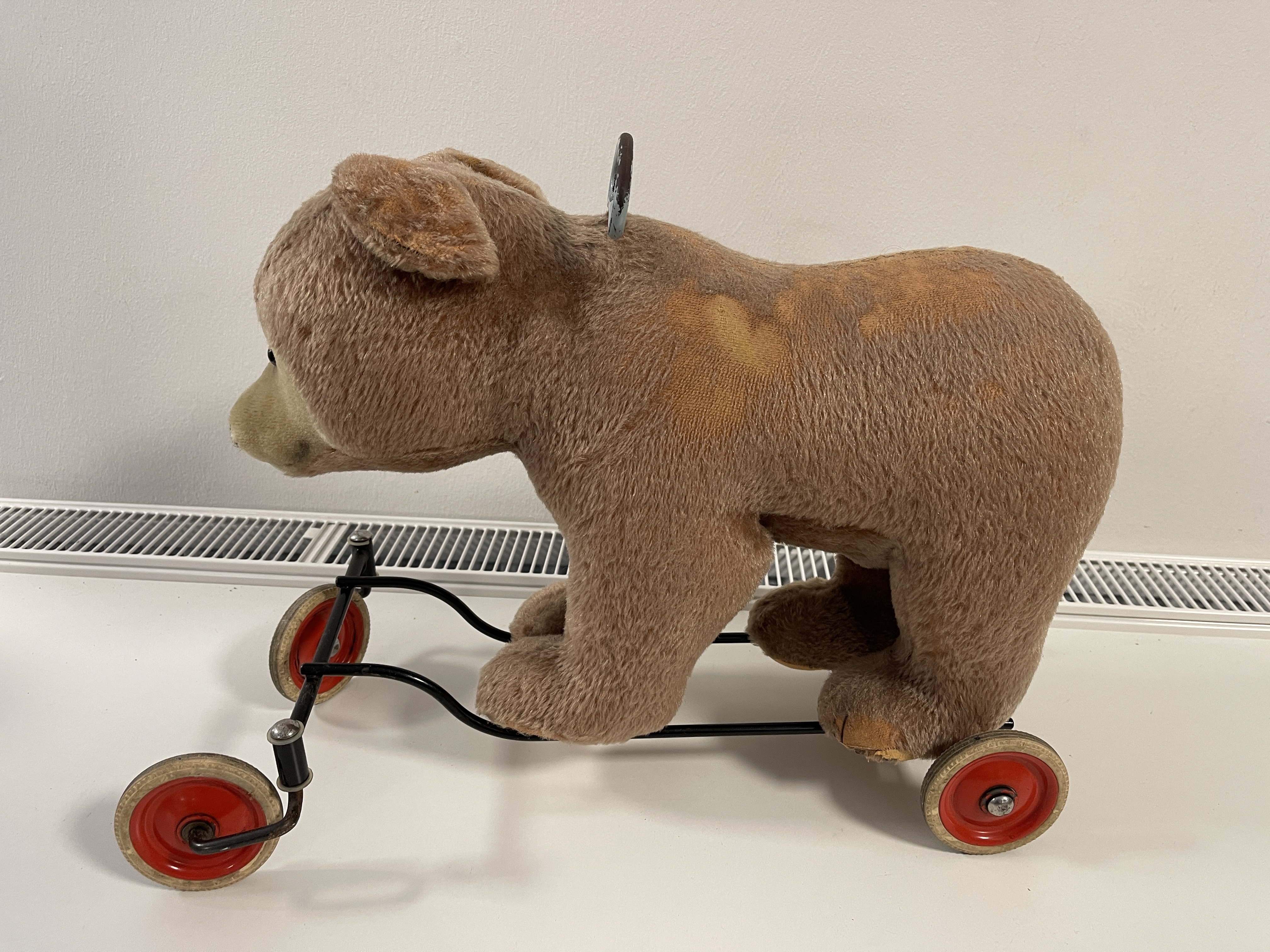 Steiff Tier Teddy Bär auf Rädern 54 x 40 cm - Zustand siehe Fotos 