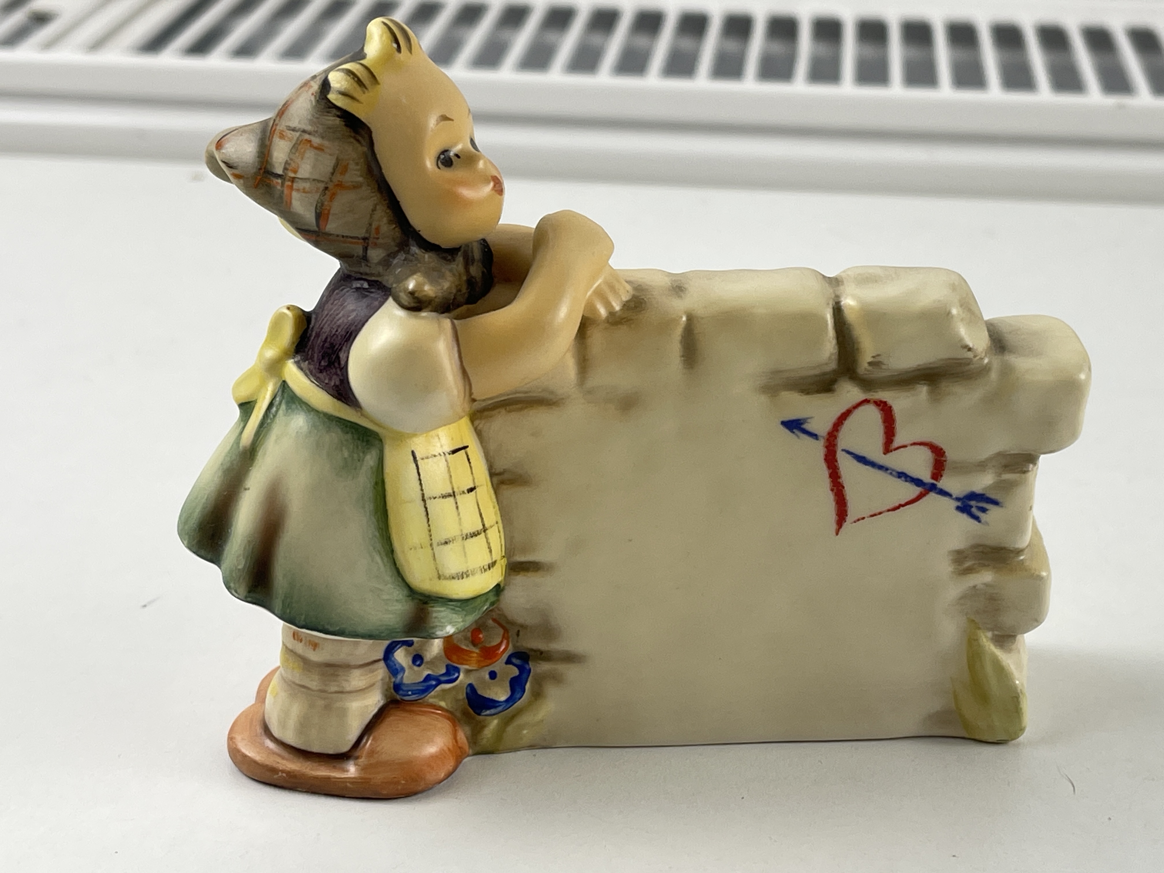 Hummel Figur 827 Ein Küßchen als Gruß 9 cm. 1 Wahl. Top Zustand  