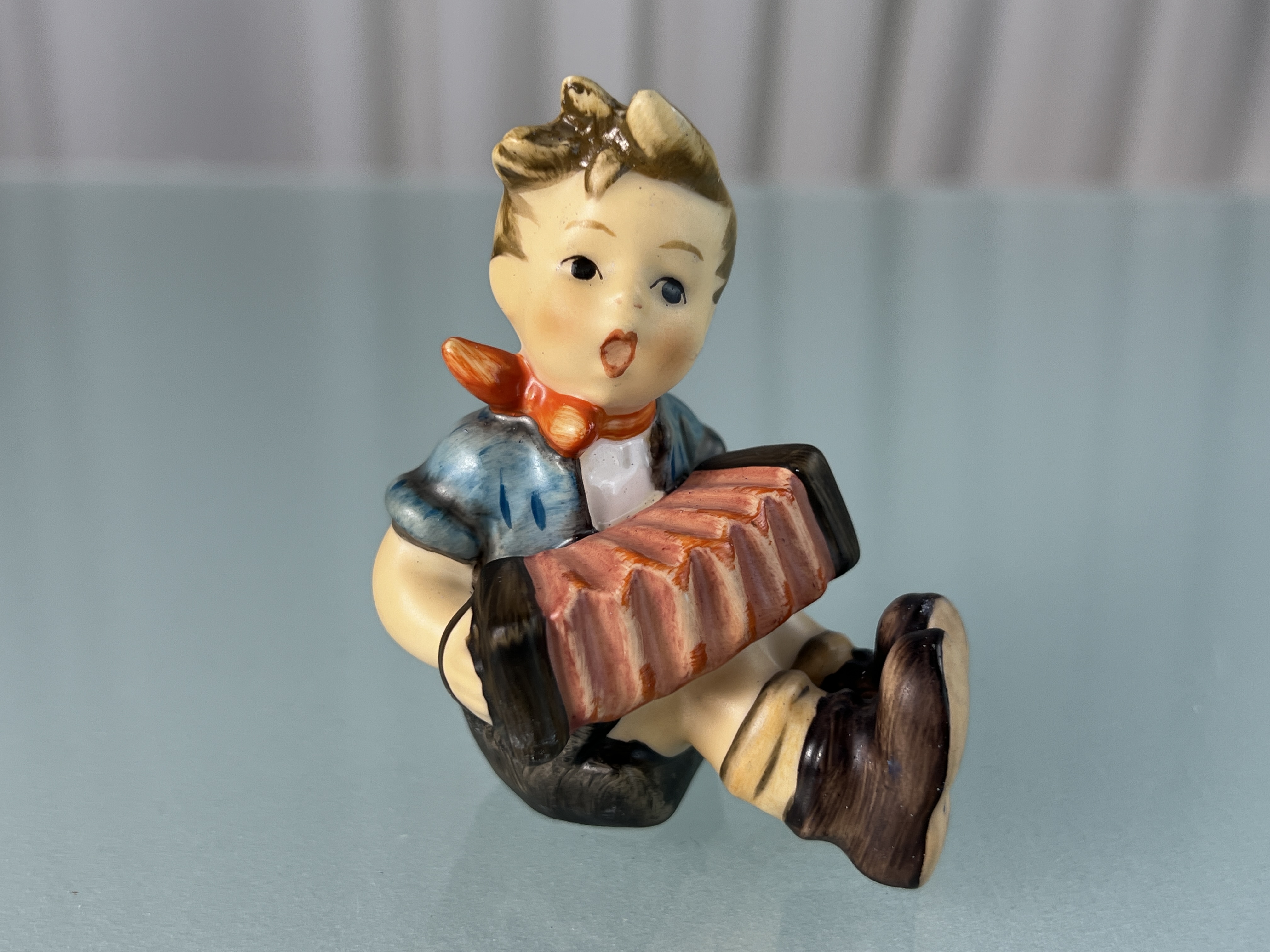 Hummel Figur 390 Junge Akkordeonspieler 7,5 cm. 1 Wahl. Top Zustand