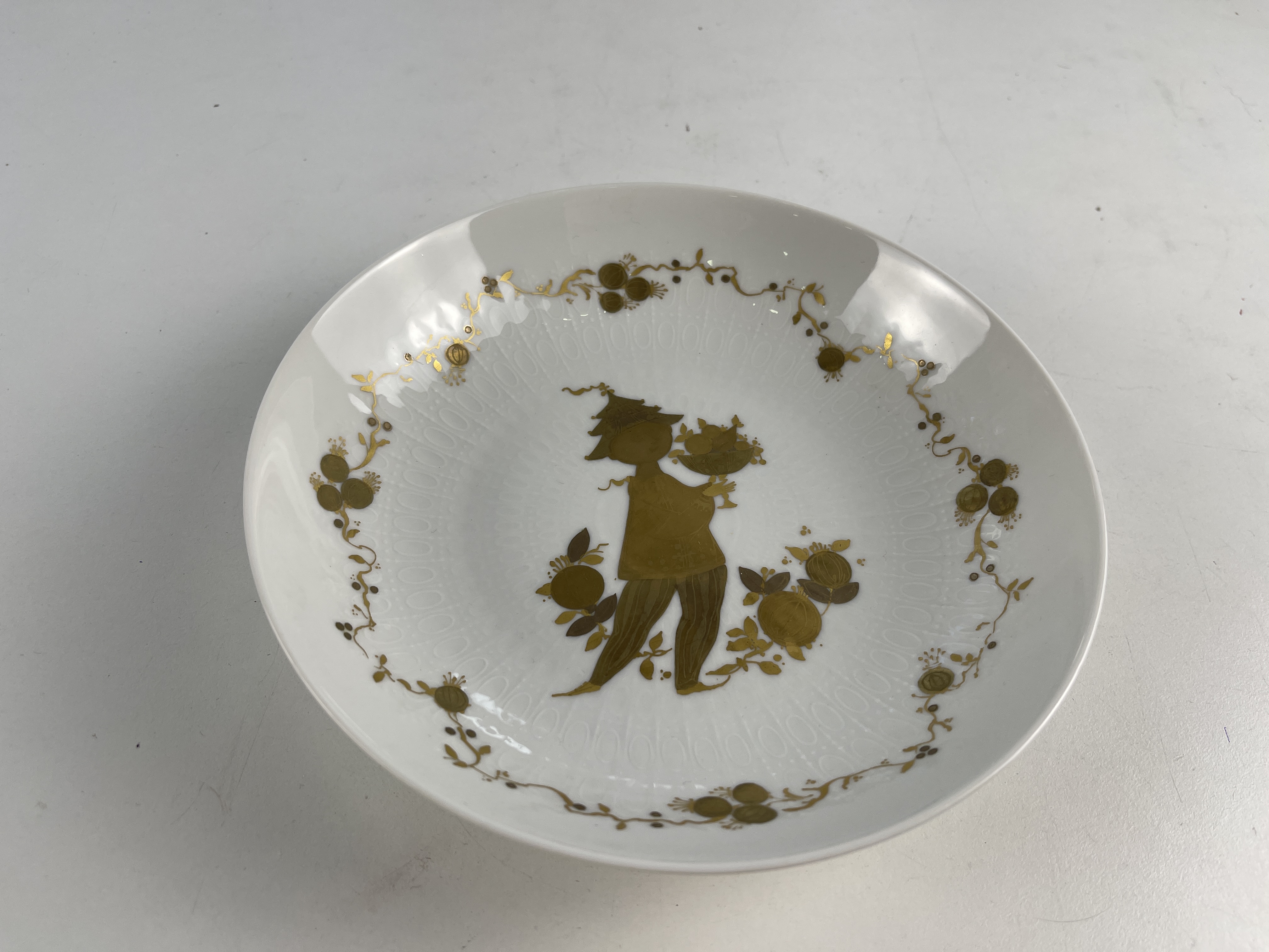 Sammler Porzellan Teller 18,5  cm. Guter Zustand    