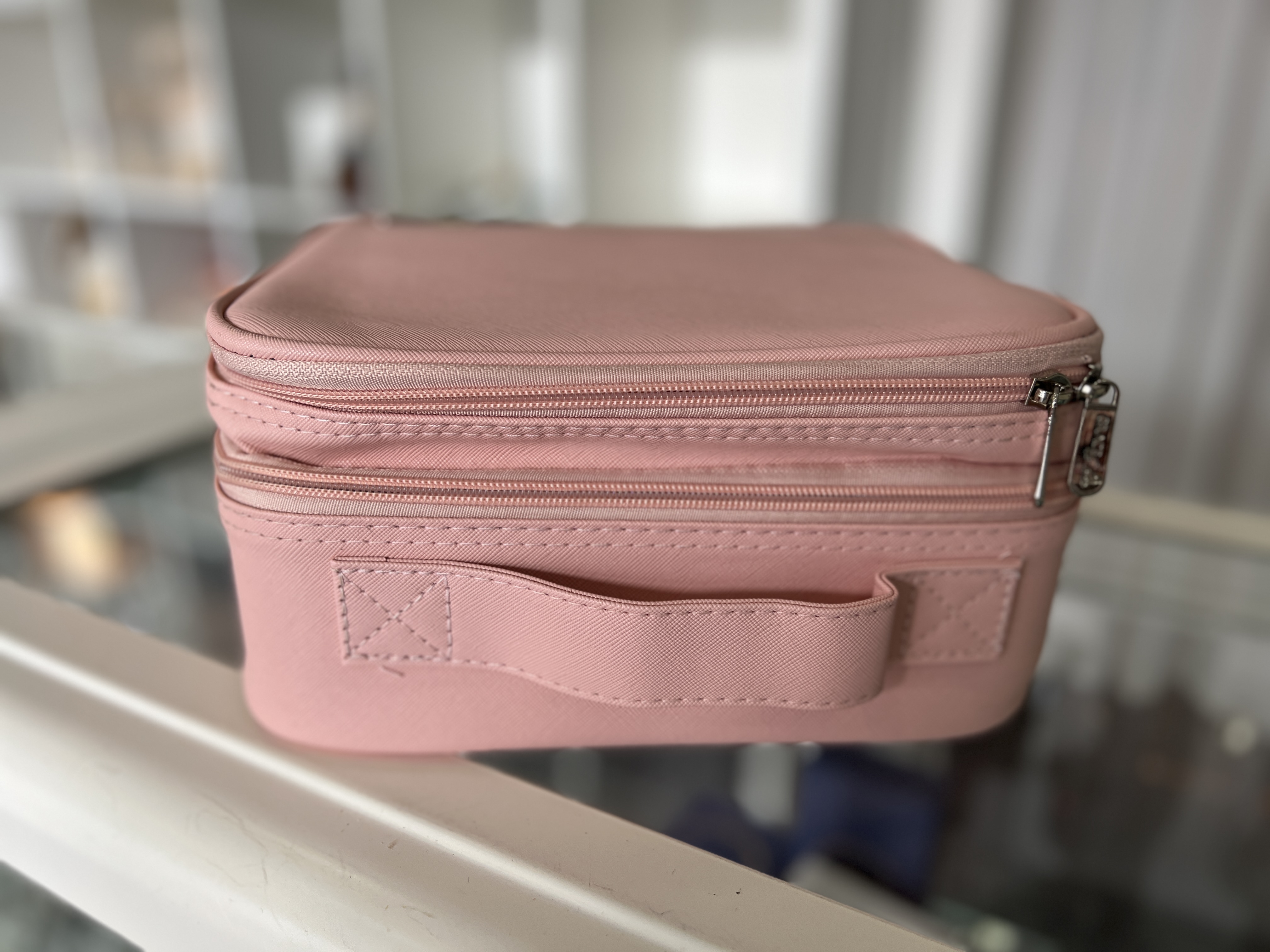 Kosmetiktasche Kulturtasche Kosmetikkoffer mit Umhängegurt und viel Platz. Farbe Rosa