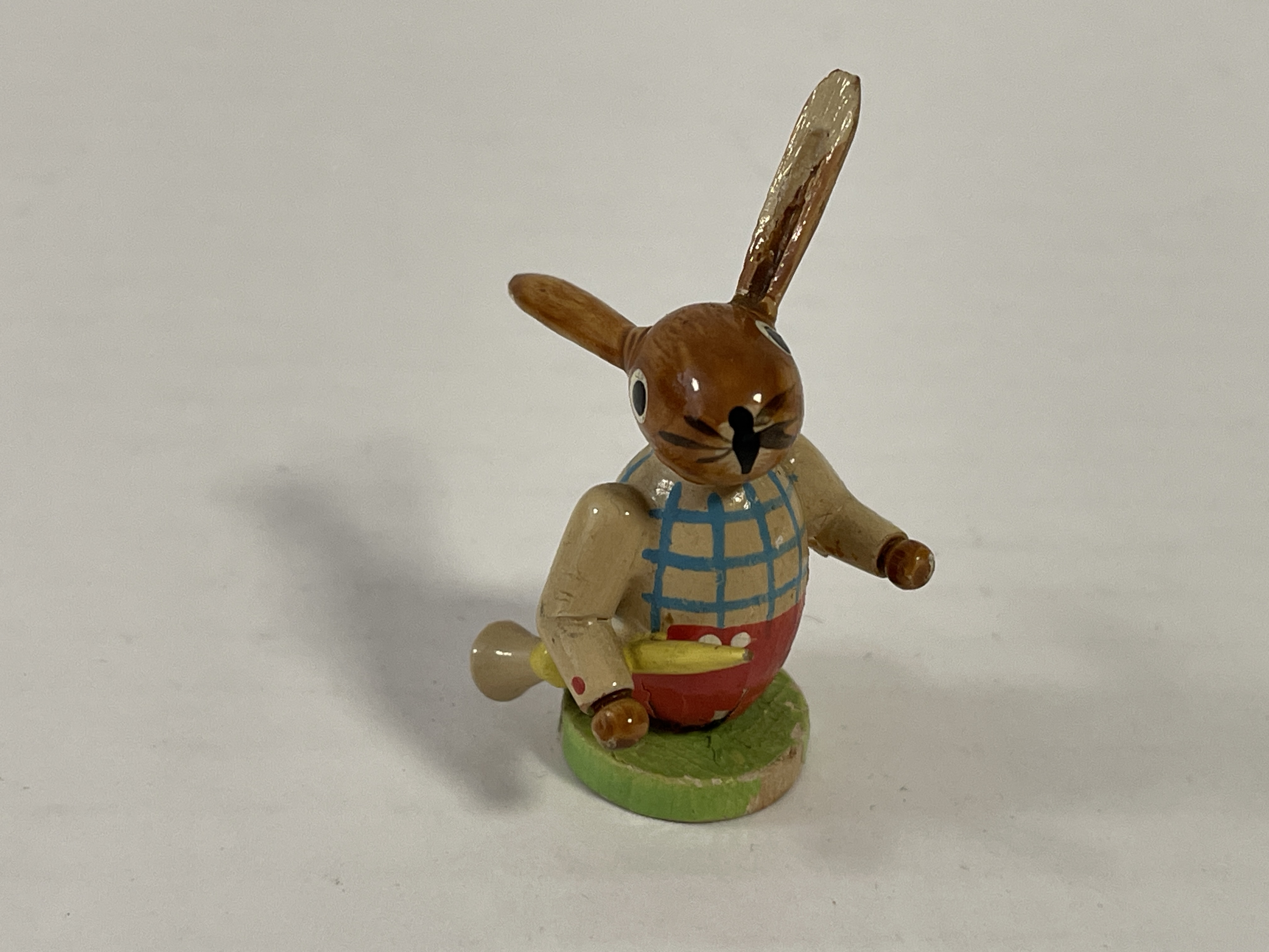 Erzgebirge Figur Hase 5,5 cm. Zustand siehe Fotos     