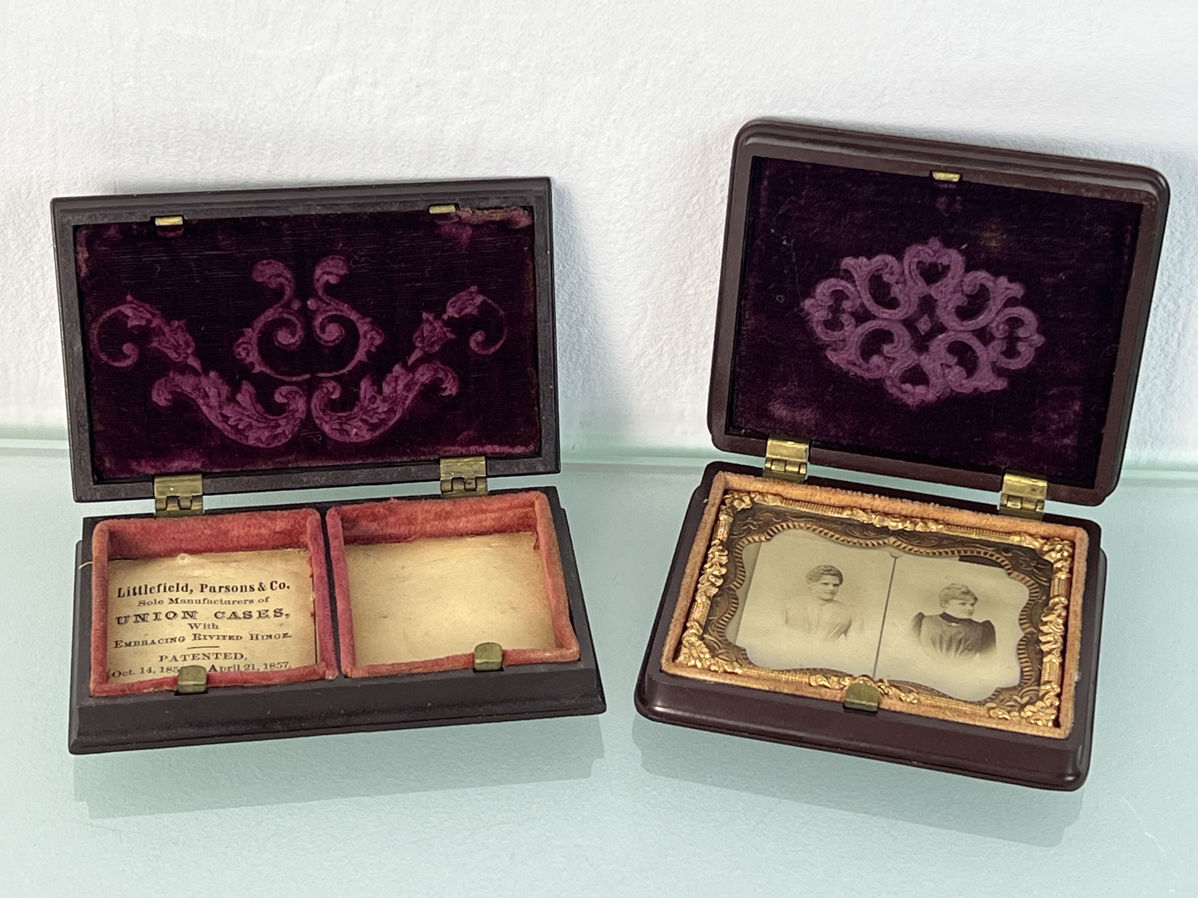 Sammler Union Cases 2 Stück. Links 9 cm x 5,5 cm. Rechts 7,6 cm x 6,5 cm. Zustand siehe Fotos