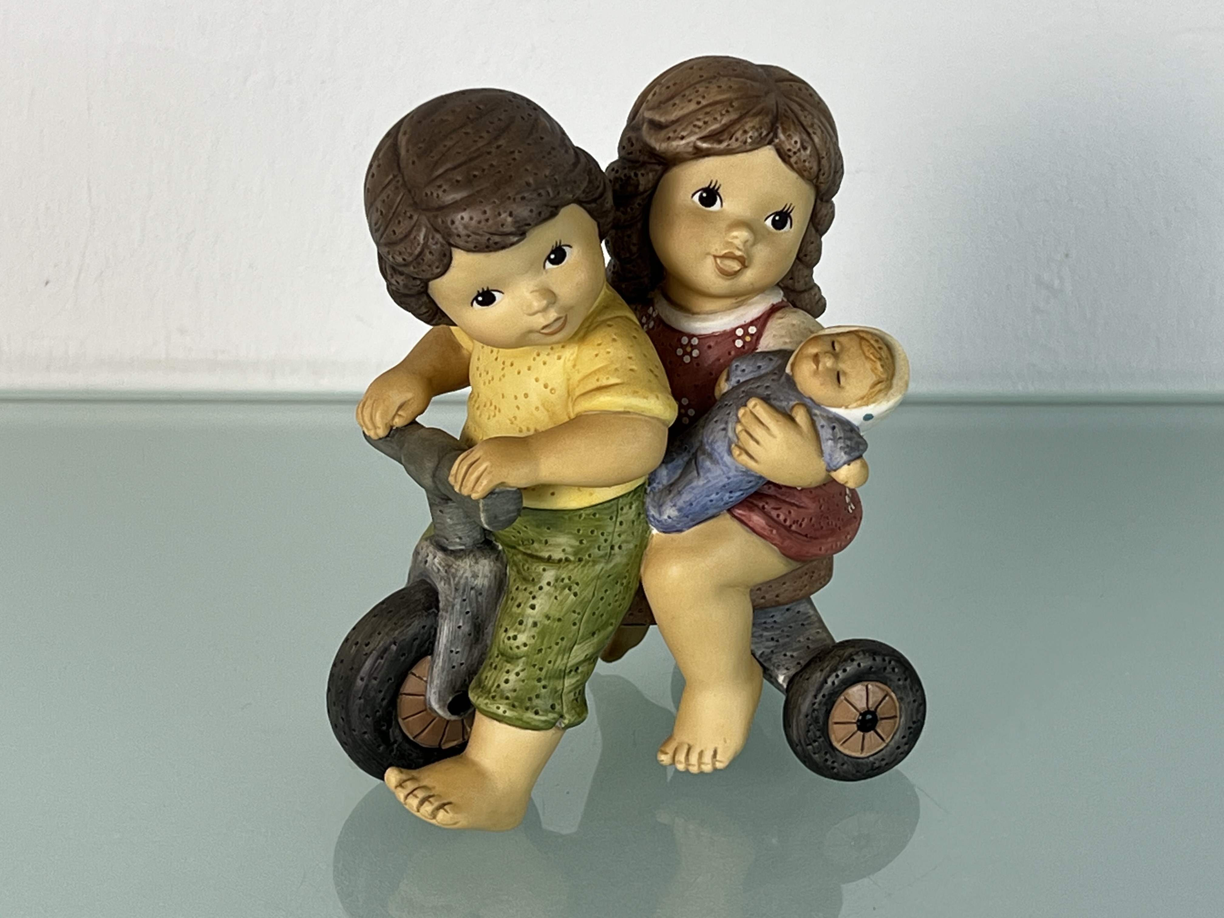 Goebel Figur Nina + Marco "Los Geht´s" 13,3 cm x 11 cm. 1 Wahl. Top Zustand