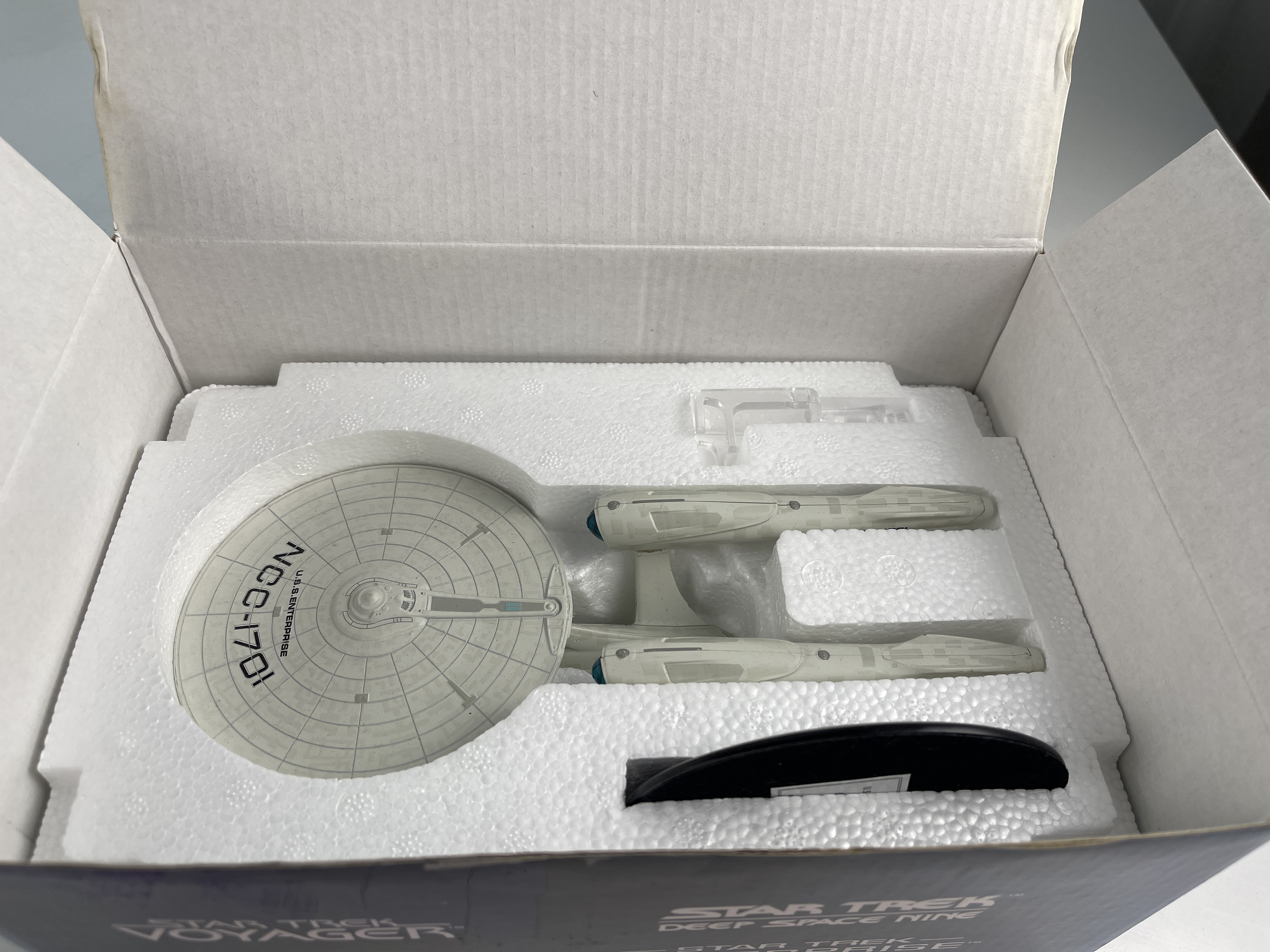 Star Trek U.S.S Enterprise Raumschiff ca. 22 cm - OVP - Top Zustand