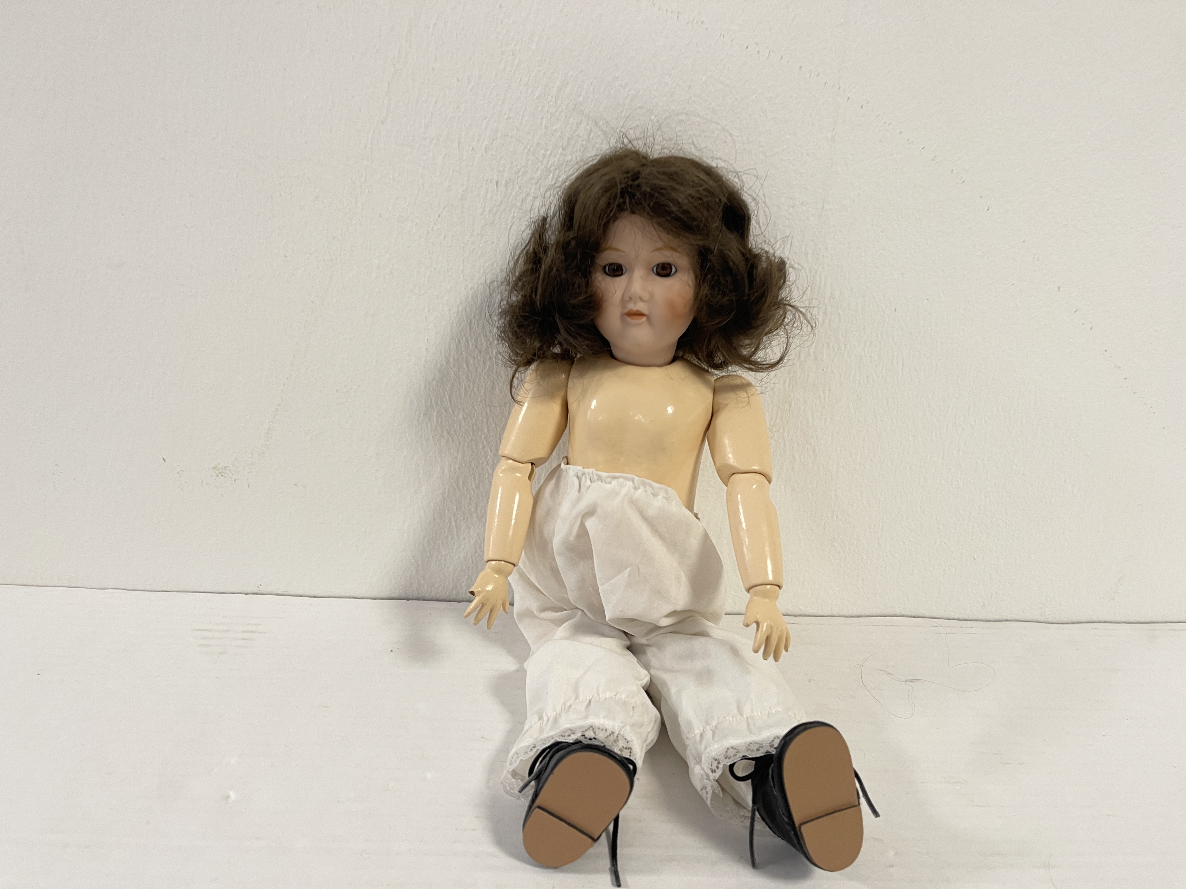 Künstlerpuppe Alte Puppe Porzellankopf Puppe 37 cm. Zustand Siehe Fotos. 