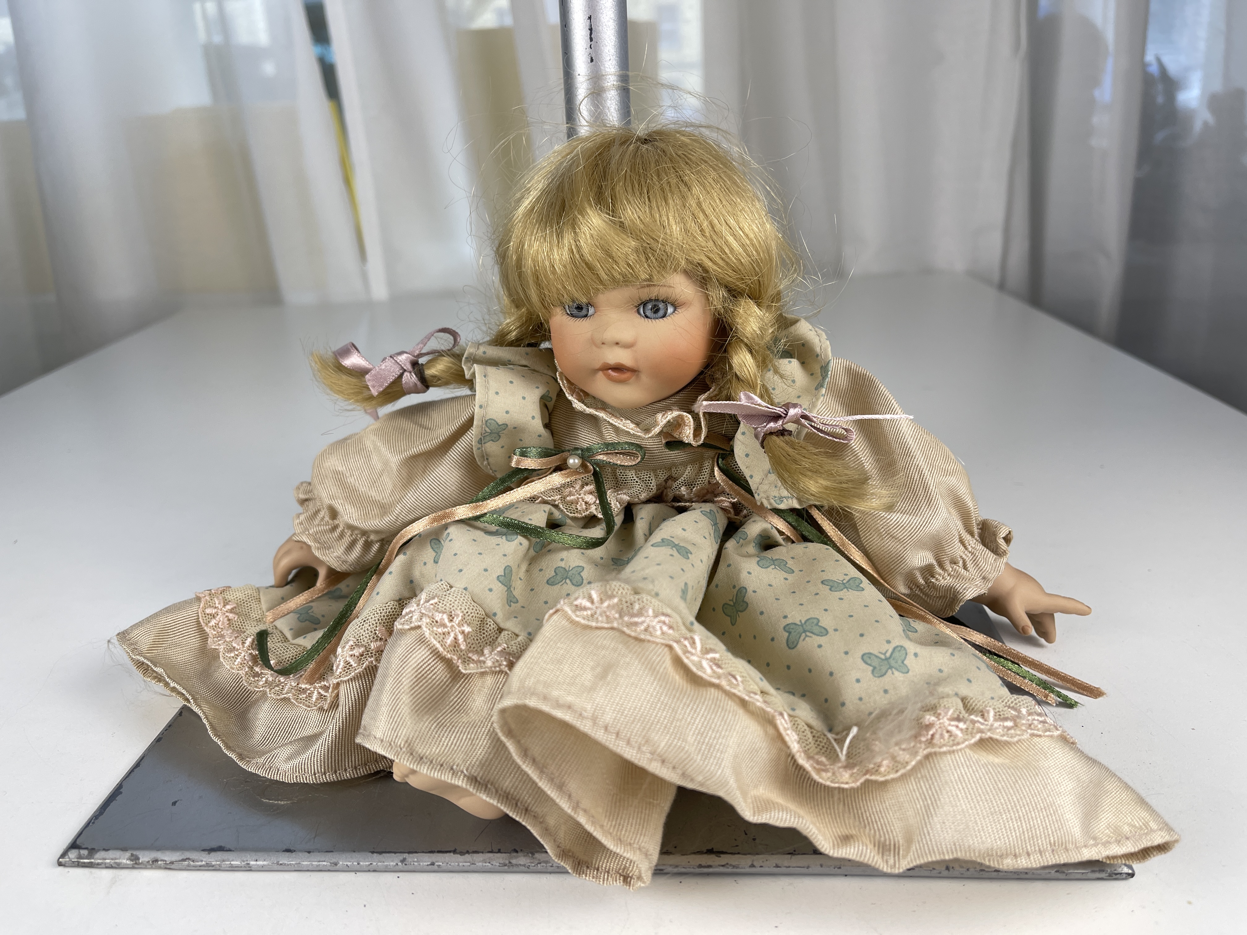 Sammler Puppe Porzellan Puppe 26 cm. Top Zustand    