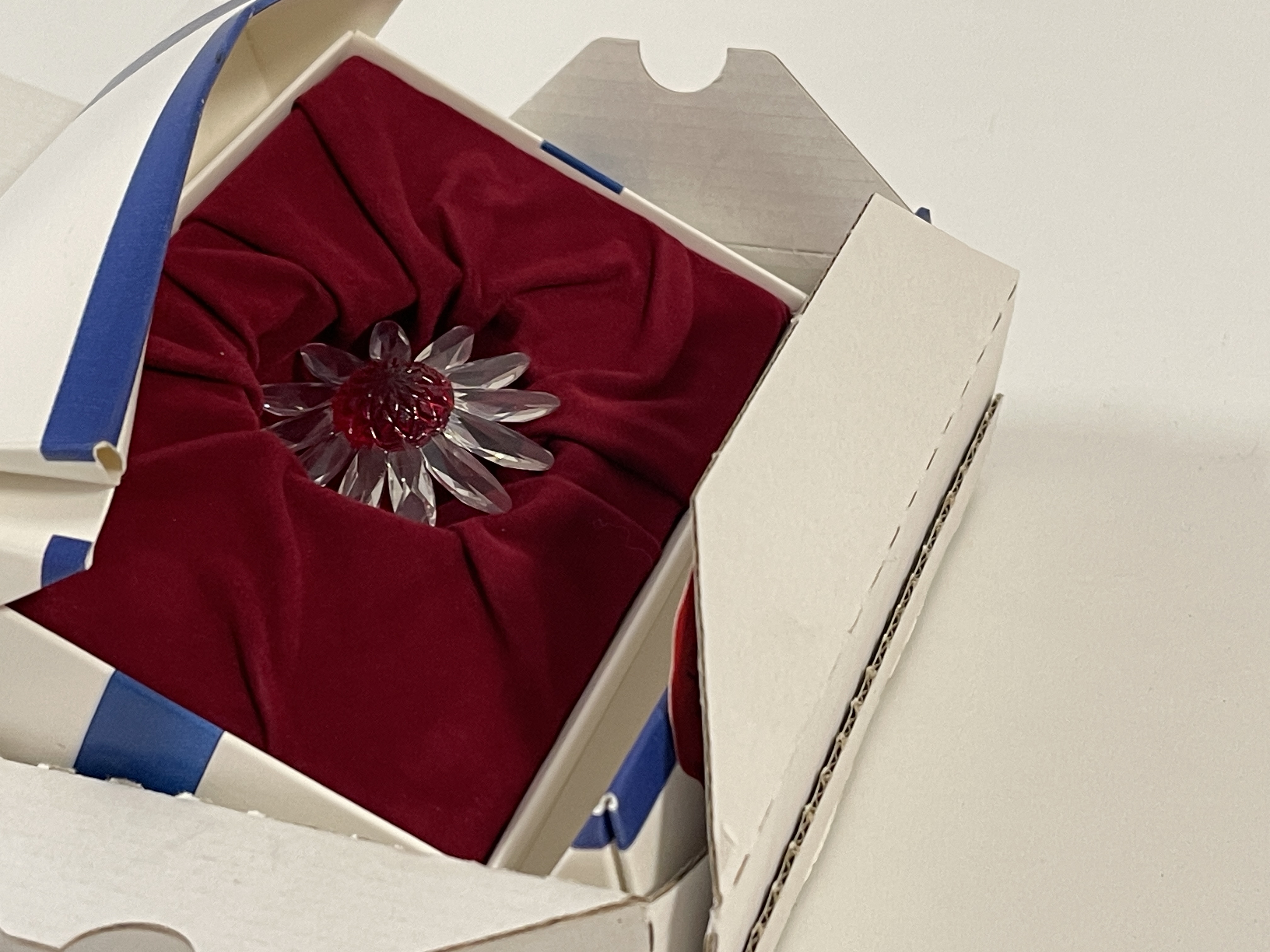 Swarovski Figur Blume - Margerite. Rot 5 cm. Ovp - Top Zustand. 
