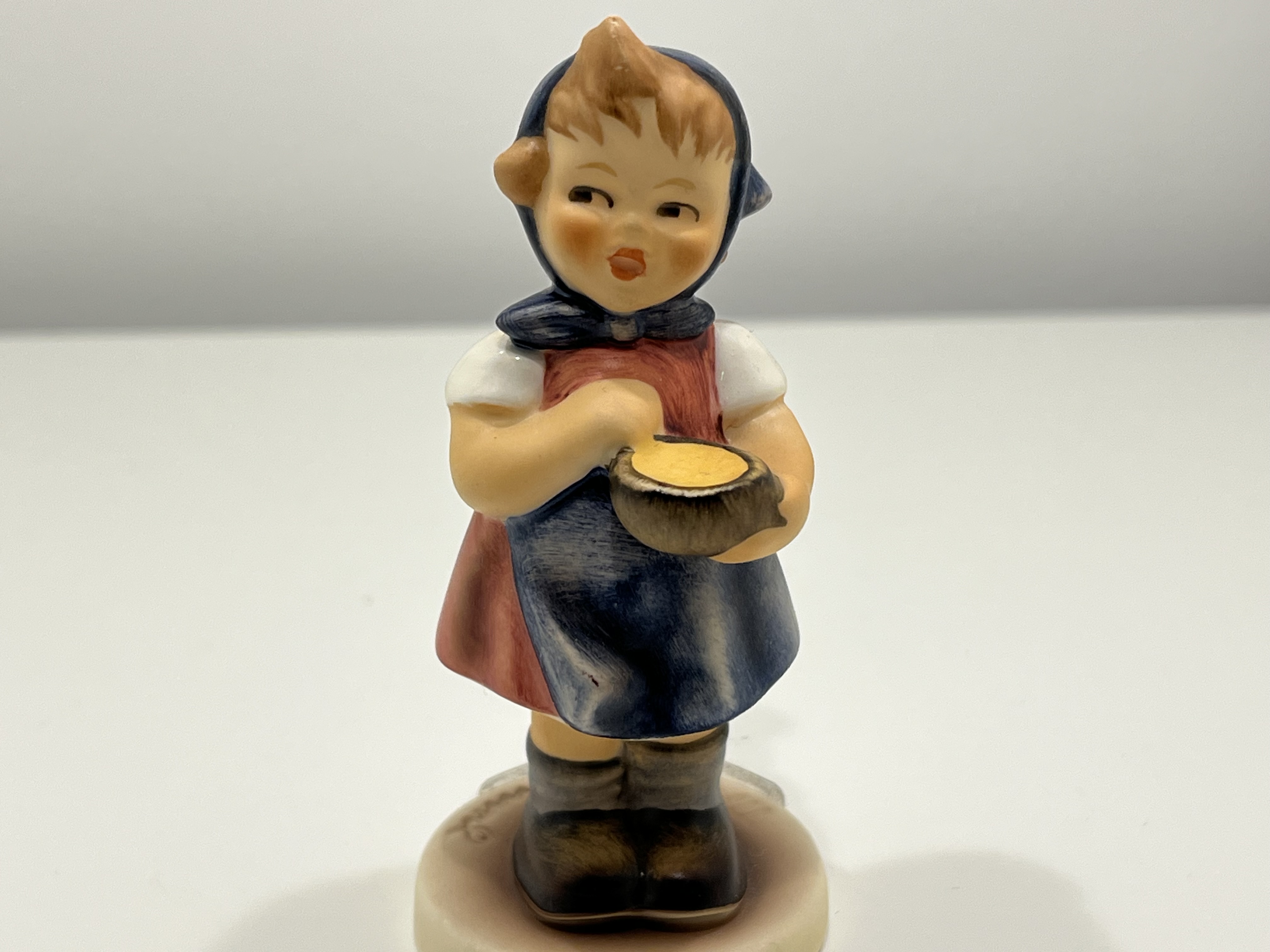 Hummel Figur 629 Jungbäuerin 9 cm. 1 Wahl Top Zustand   