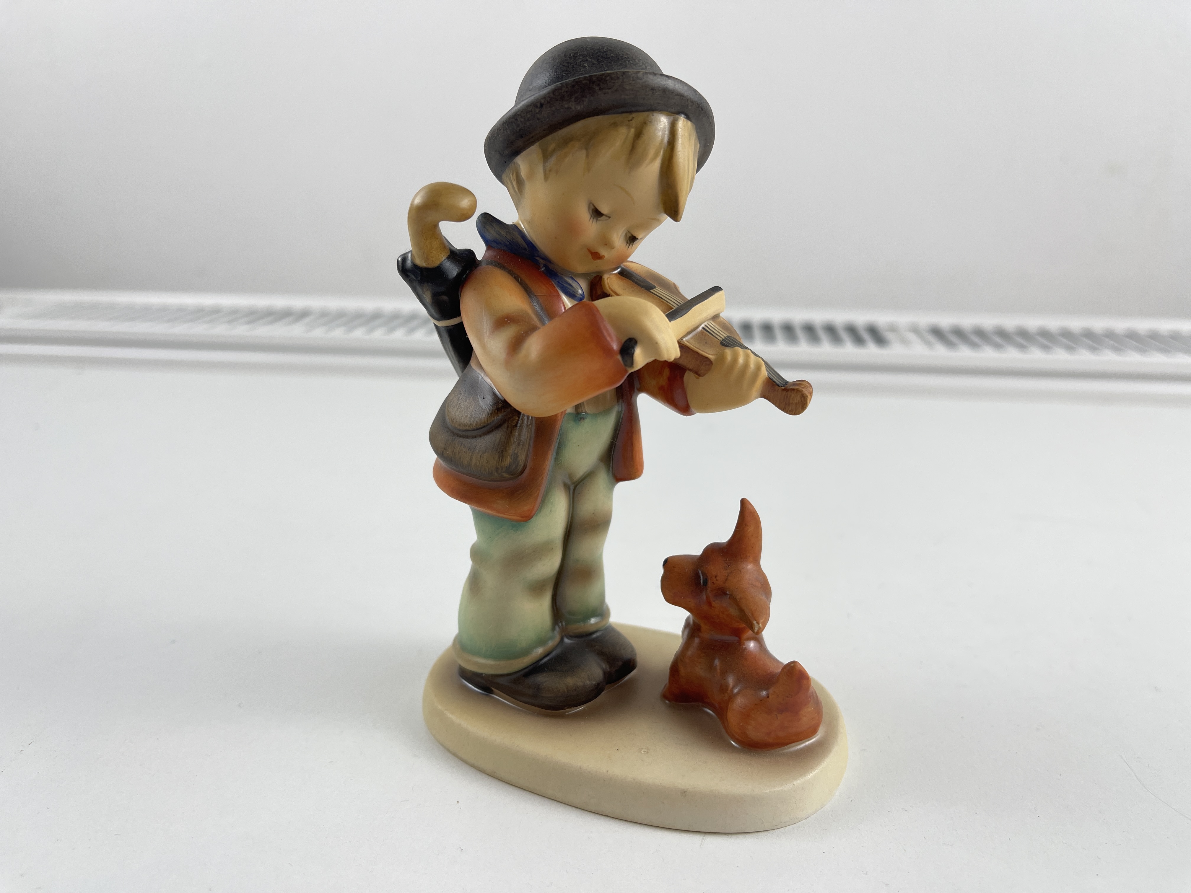 Hummel Figur 1 Geigerlein mit Hund 13 cm. 1 Wahl - Top Zustand 
